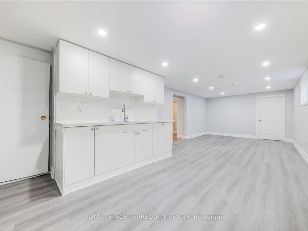 









171


Guelph

Street, Basement,
Oshawa,




ON
L1H 6J1


