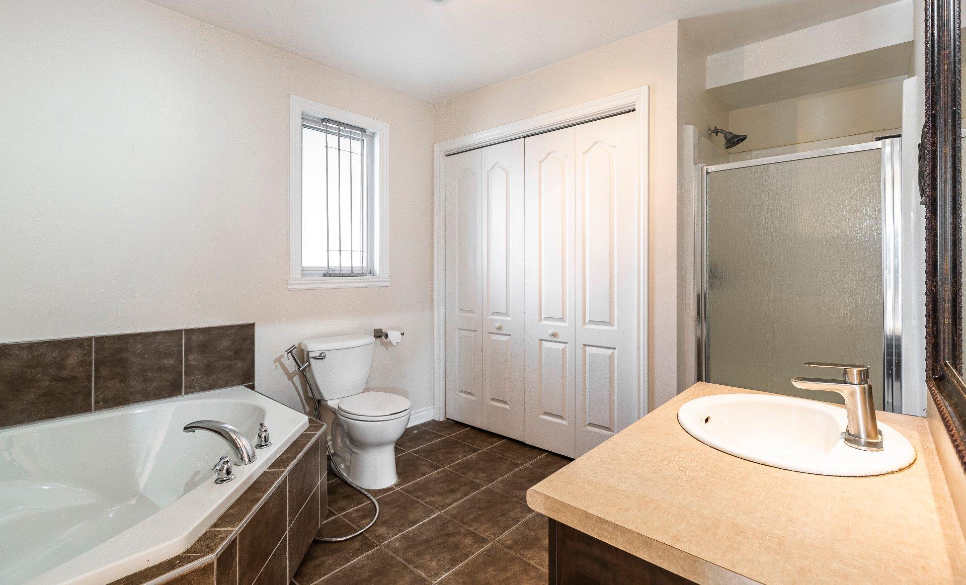 









4805


7e Avenue

,
Montréal (Rosemont/La Petite-Patrie),




QC
H1Y2M8

