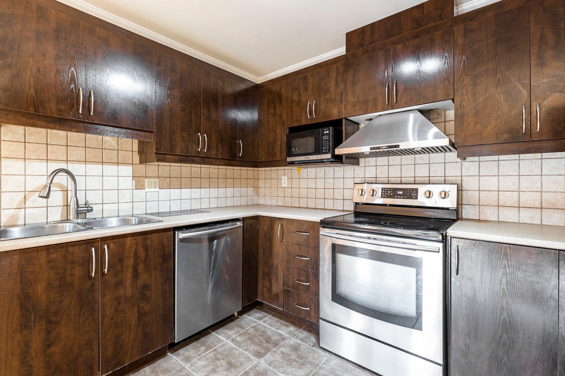 









4805


7e Avenue

,
Montréal (Rosemont/La Petite-Patrie),




QC
H1Y2M8

