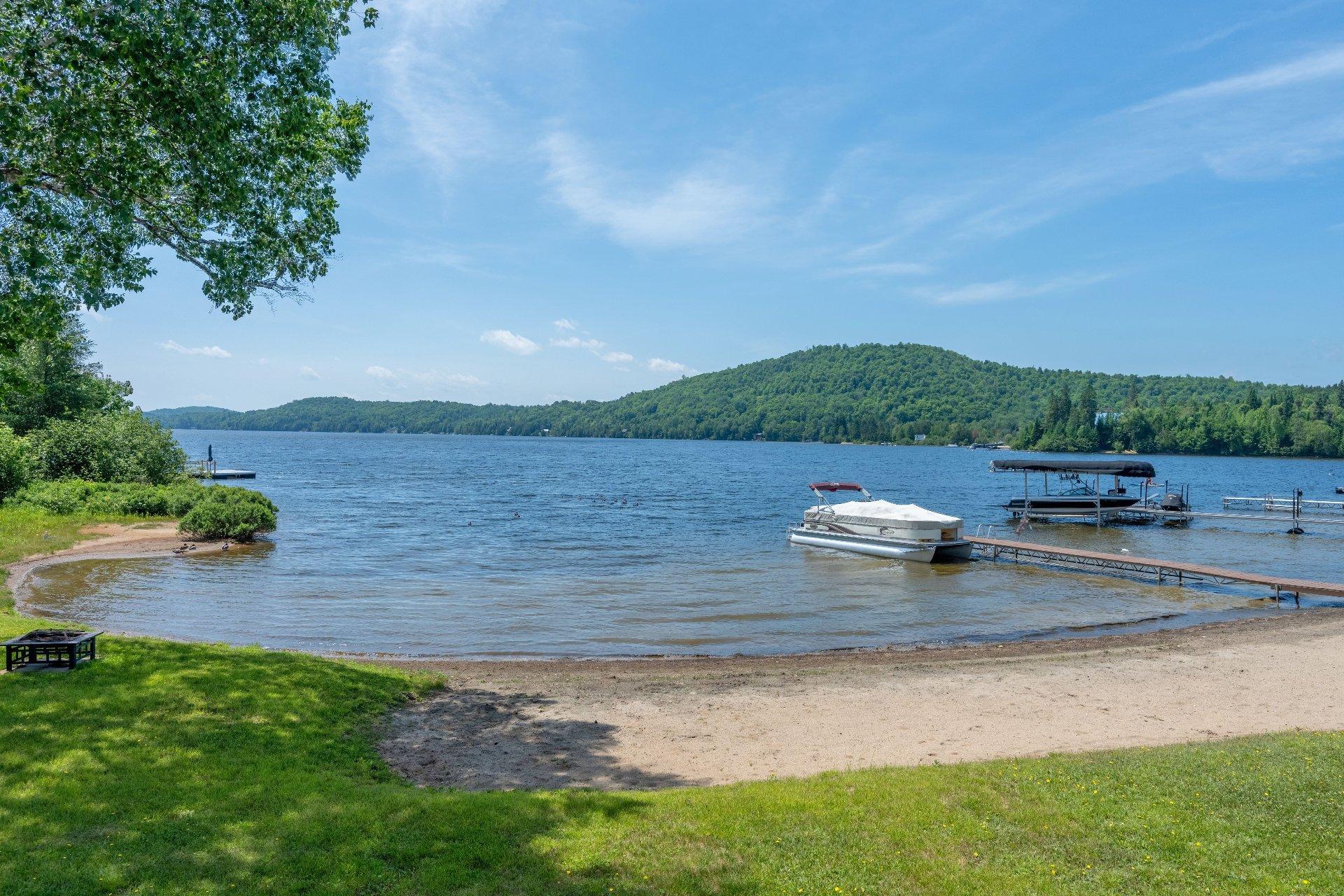 









2146


Ch. du Tour-du-Lac

,
Lac-des-Plages,




QC
J0T1K0

