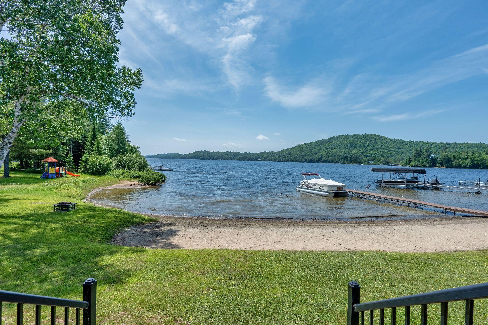 









2146


Ch. du Tour-du-Lac

,
Lac-des-Plages,




QC
J0T1K0

