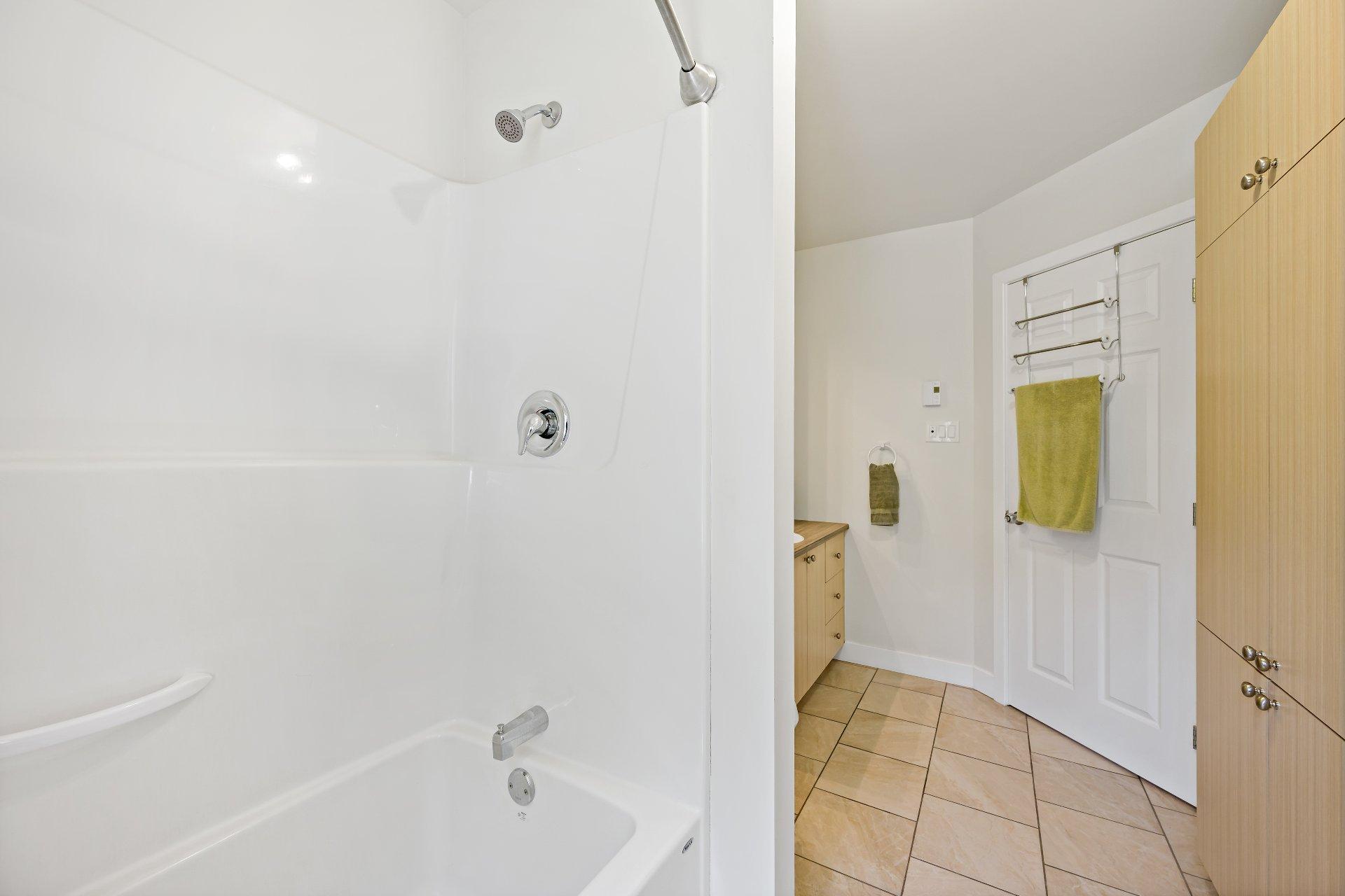 









2146


Ch. du Tour-du-Lac

,
Lac-des-Plages,




QC
J0T1K0

