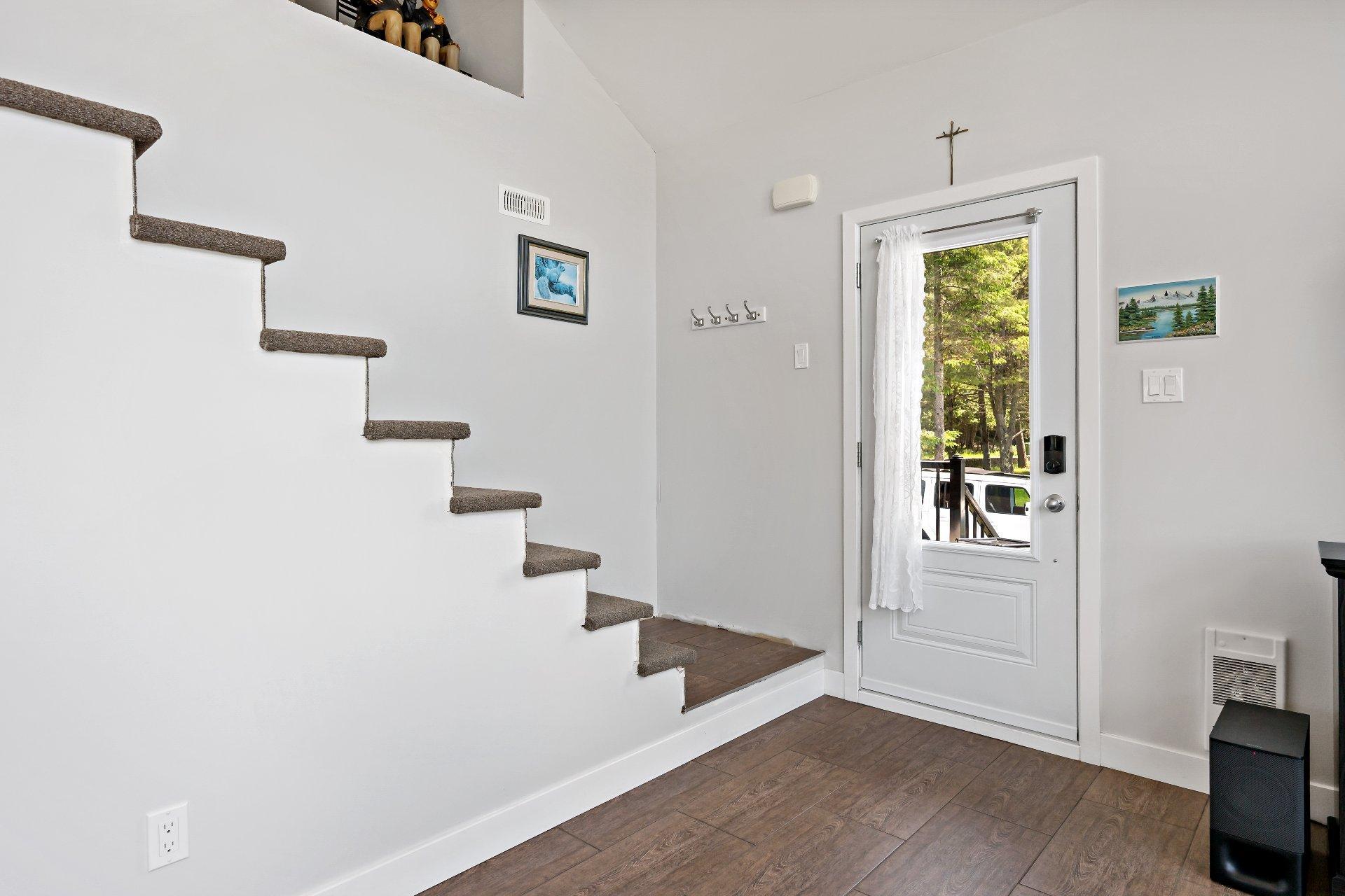 









2146


Ch. du Tour-du-Lac

,
Lac-des-Plages,




QC
J0T1K0

