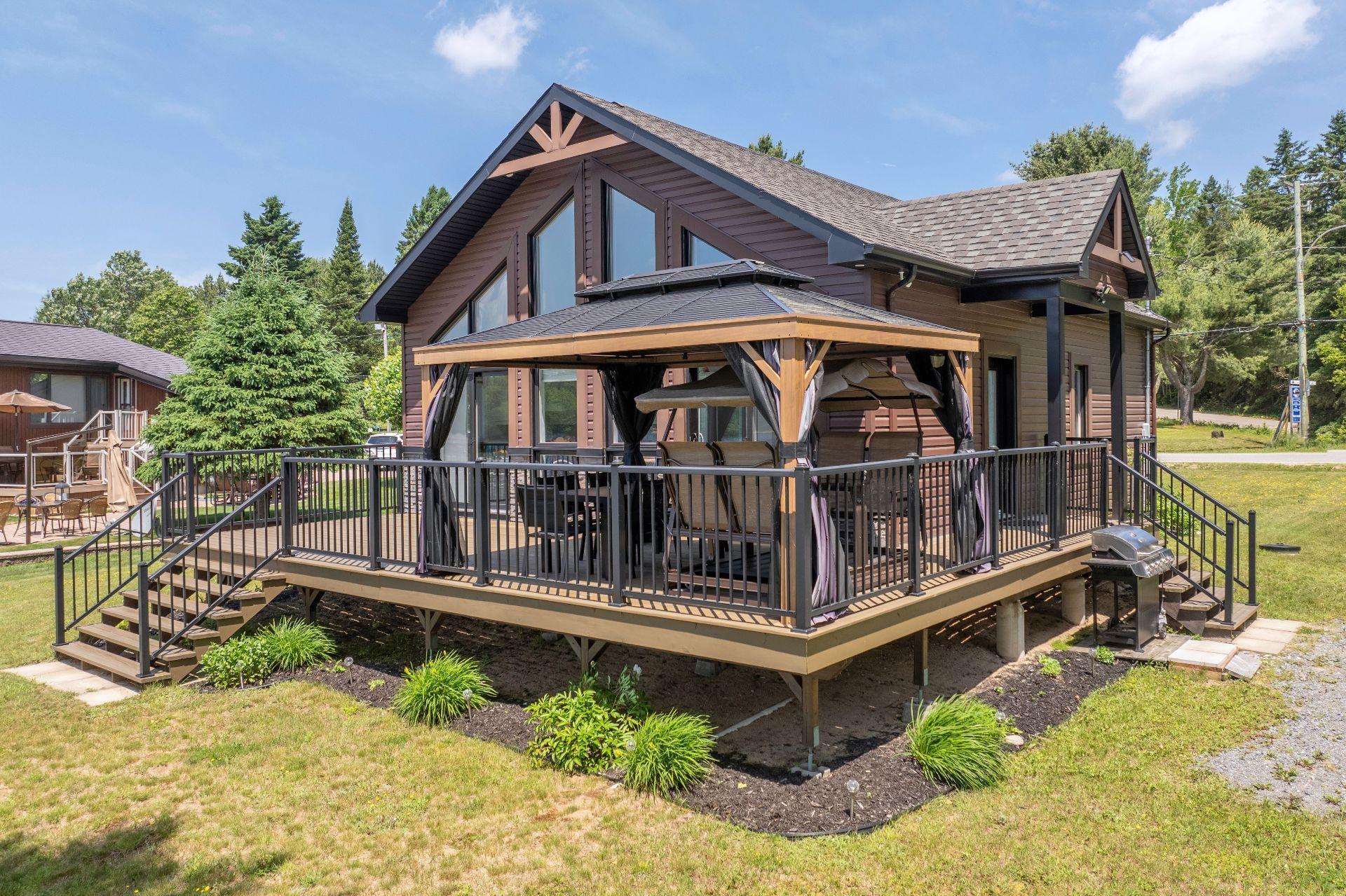 









2146


Ch. du Tour-du-Lac

,
Lac-des-Plages,




QC
J0T1K0

