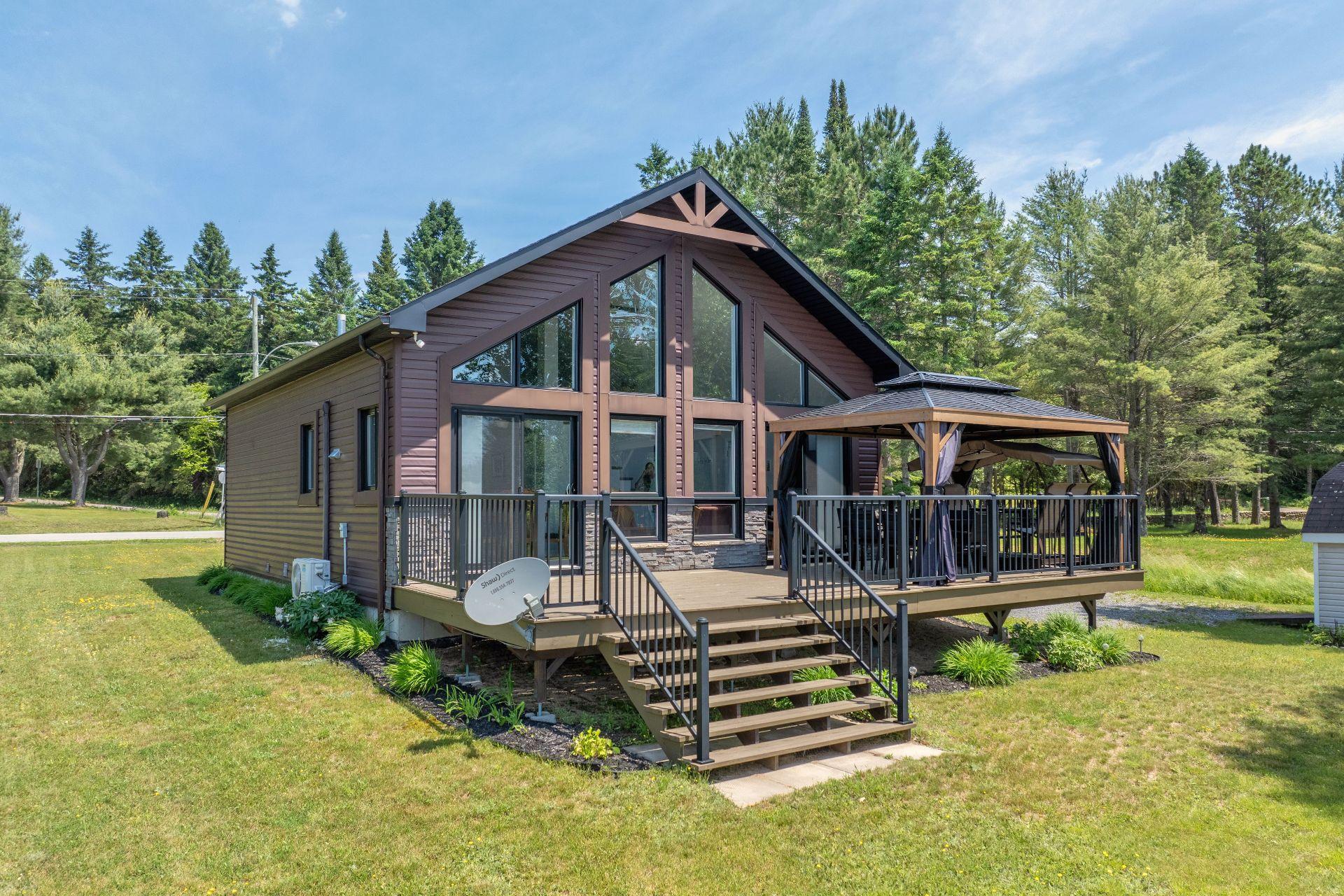 









2146


Ch. du Tour-du-Lac

,
Lac-des-Plages,




QC
J0T1K0

