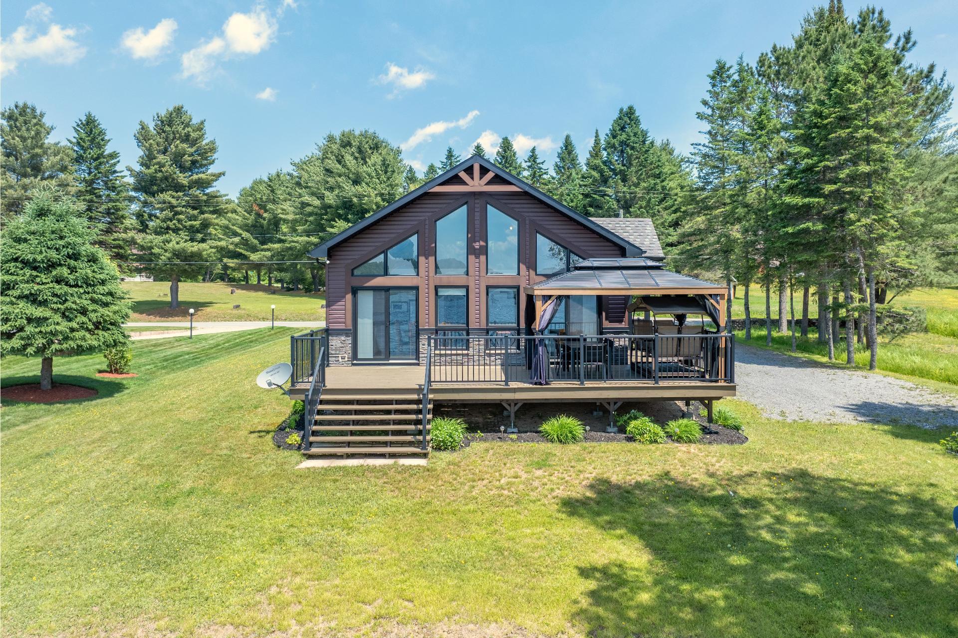 









2146


Ch. du Tour-du-Lac

,
Lac-des-Plages,




QC
J0T1K0

