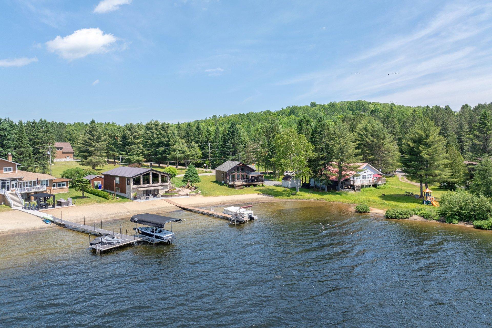 









2146


Ch. du Tour-du-Lac

,
Lac-des-Plages,




QC
J0T1K0

