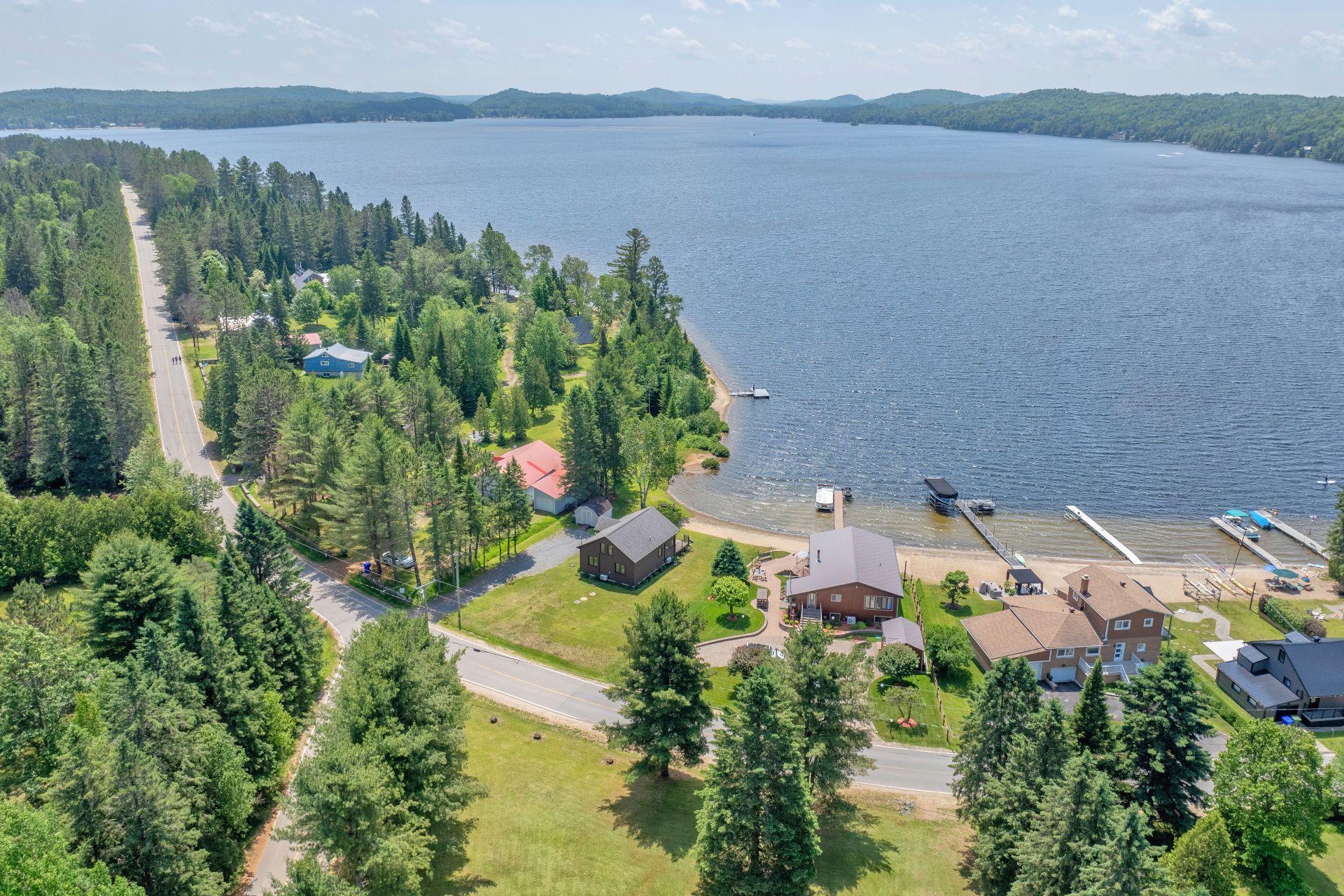 









2146


Ch. du Tour-du-Lac

,
Lac-des-Plages,




QC
J0T1K0

