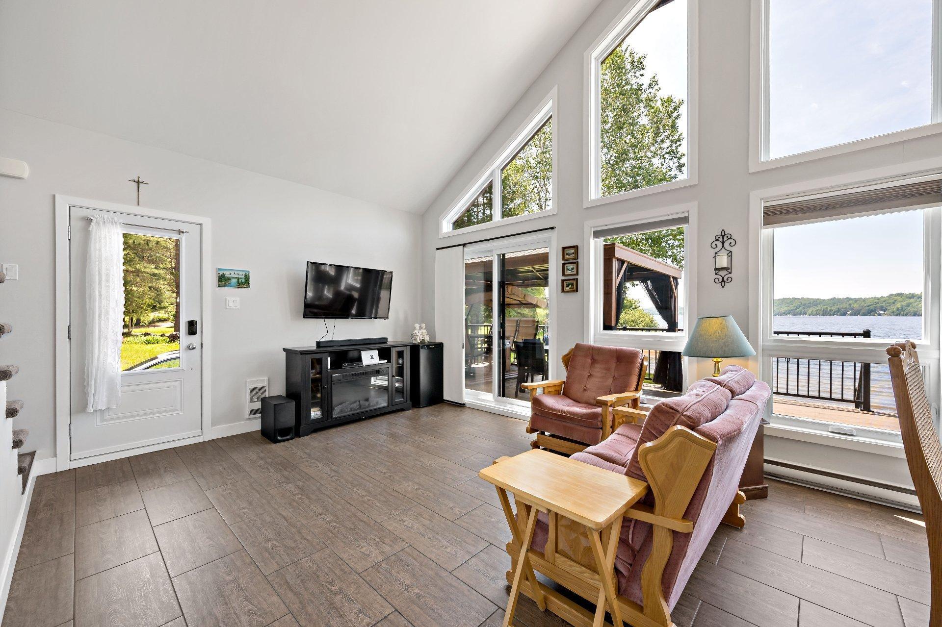 









2146


Ch. du Tour-du-Lac

,
Lac-des-Plages,




QC
J0T1K0

