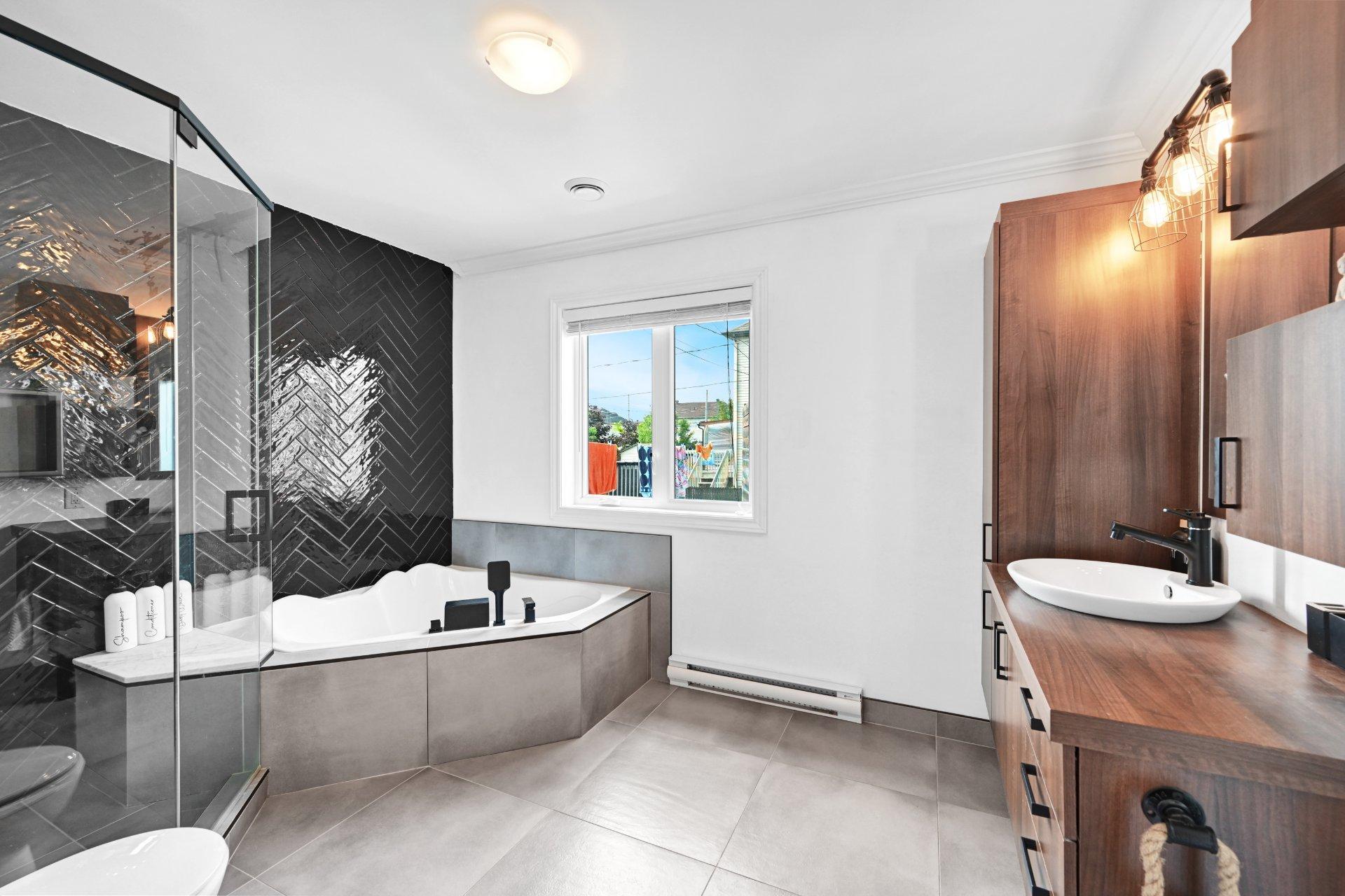 









475


Rue des Orioles

,
Saint-Amable,




QC
J0L1N0

