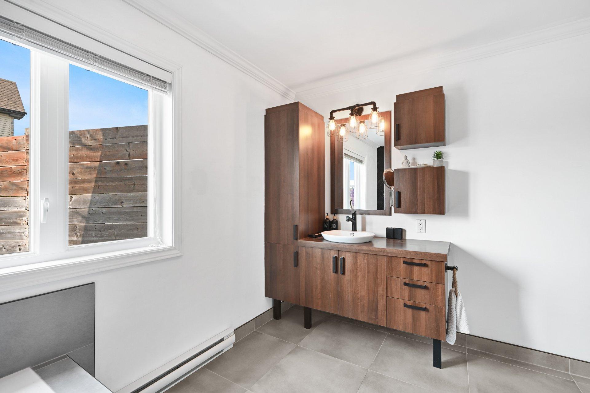









475


Rue des Orioles

,
Saint-Amable,




QC
J0L1N0

