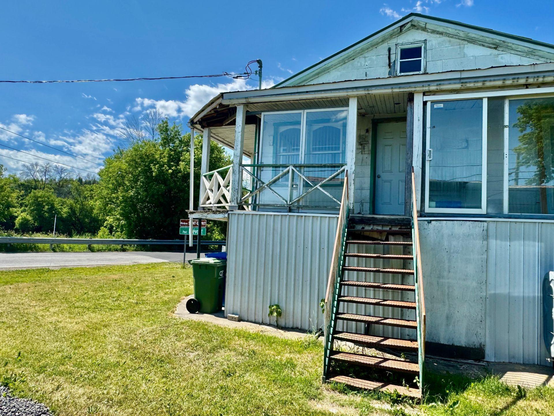 









200


Rg St-Esprit

,
L'Épiphanie,




QC
J5X2M2

