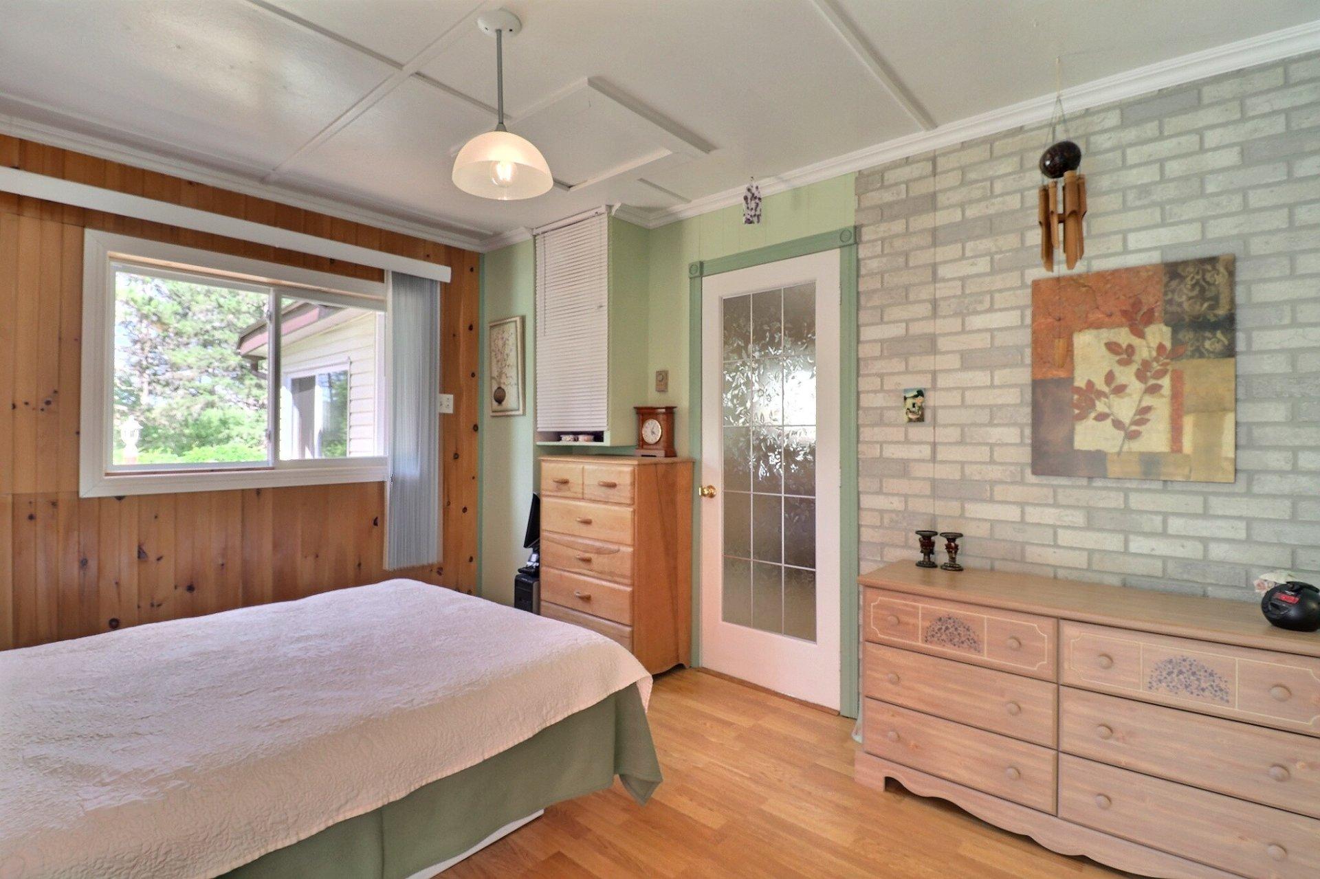 









240


Ch. de Blue Sea

,
Gracefield,




QC
J0X1X0

