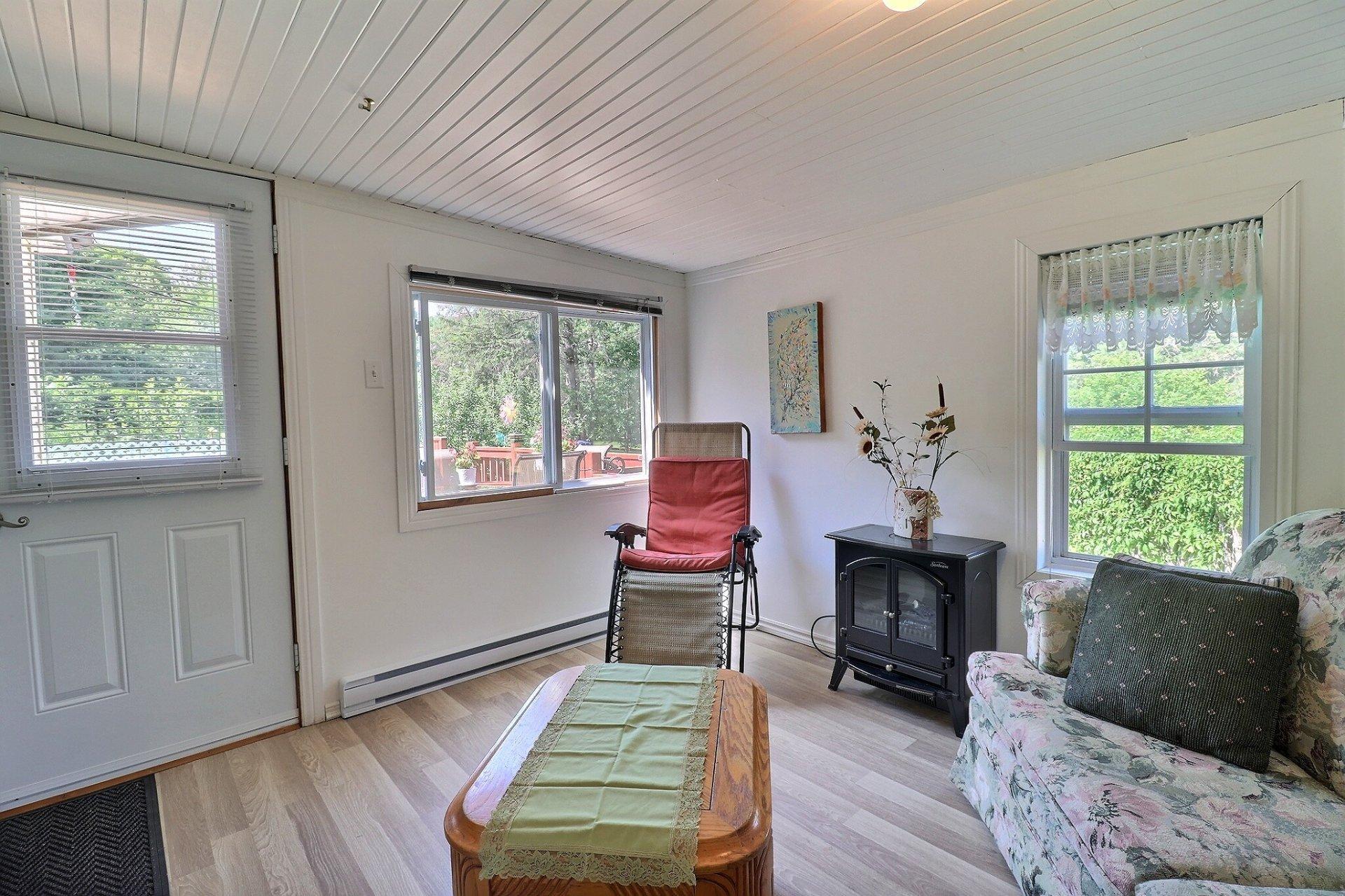









240


Ch. de Blue Sea

,
Gracefield,




QC
J0X1X0

