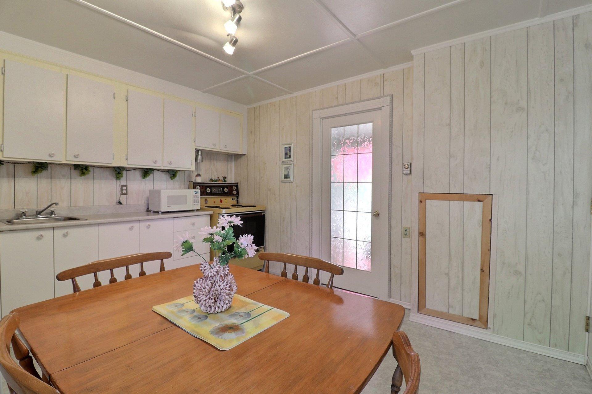 









240


Ch. de Blue Sea

,
Gracefield,




QC
J0X1X0

