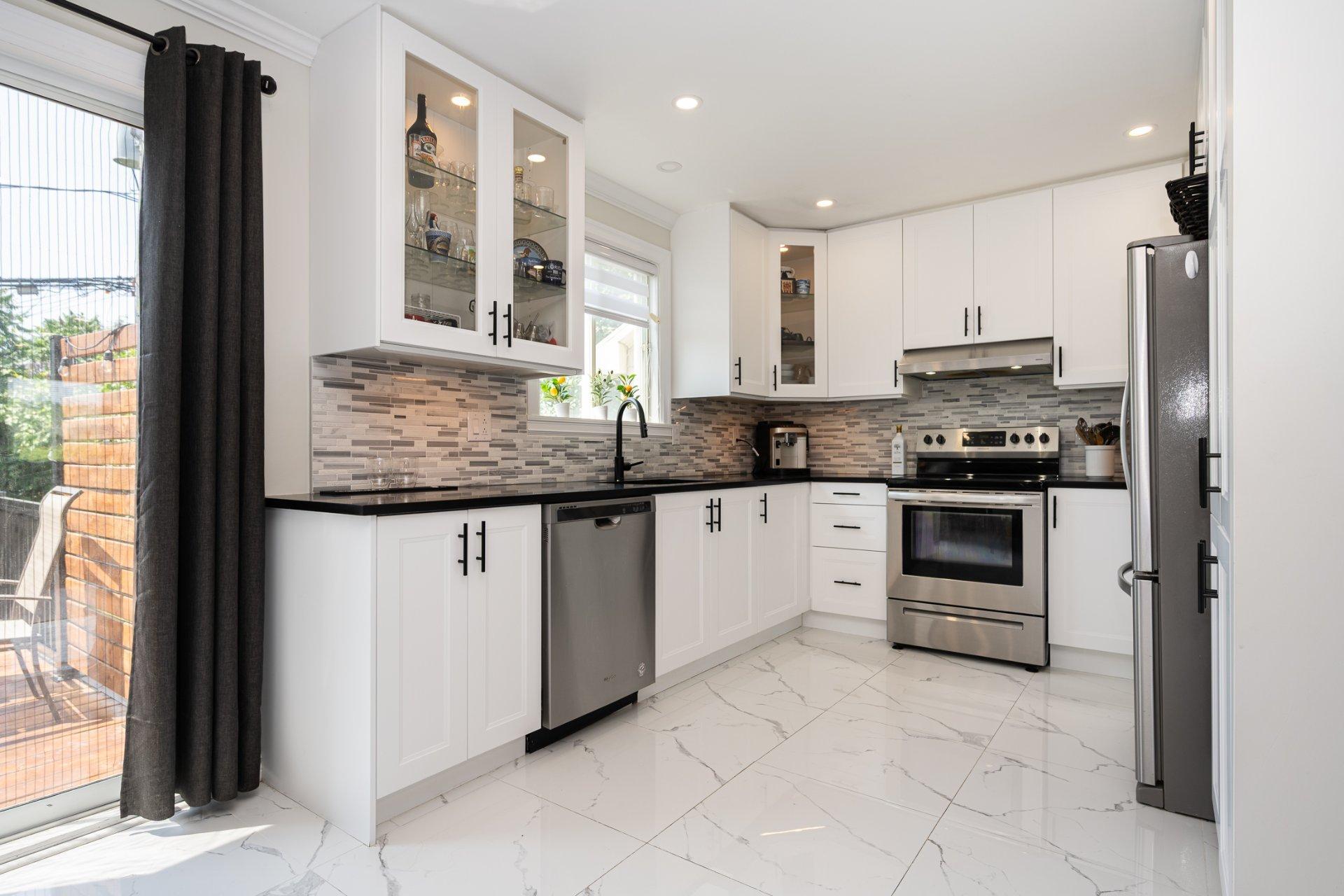 









1698

 - 1702


Rue de Touraine

,
Laval (Chomedey),




QC
H7N5W6

