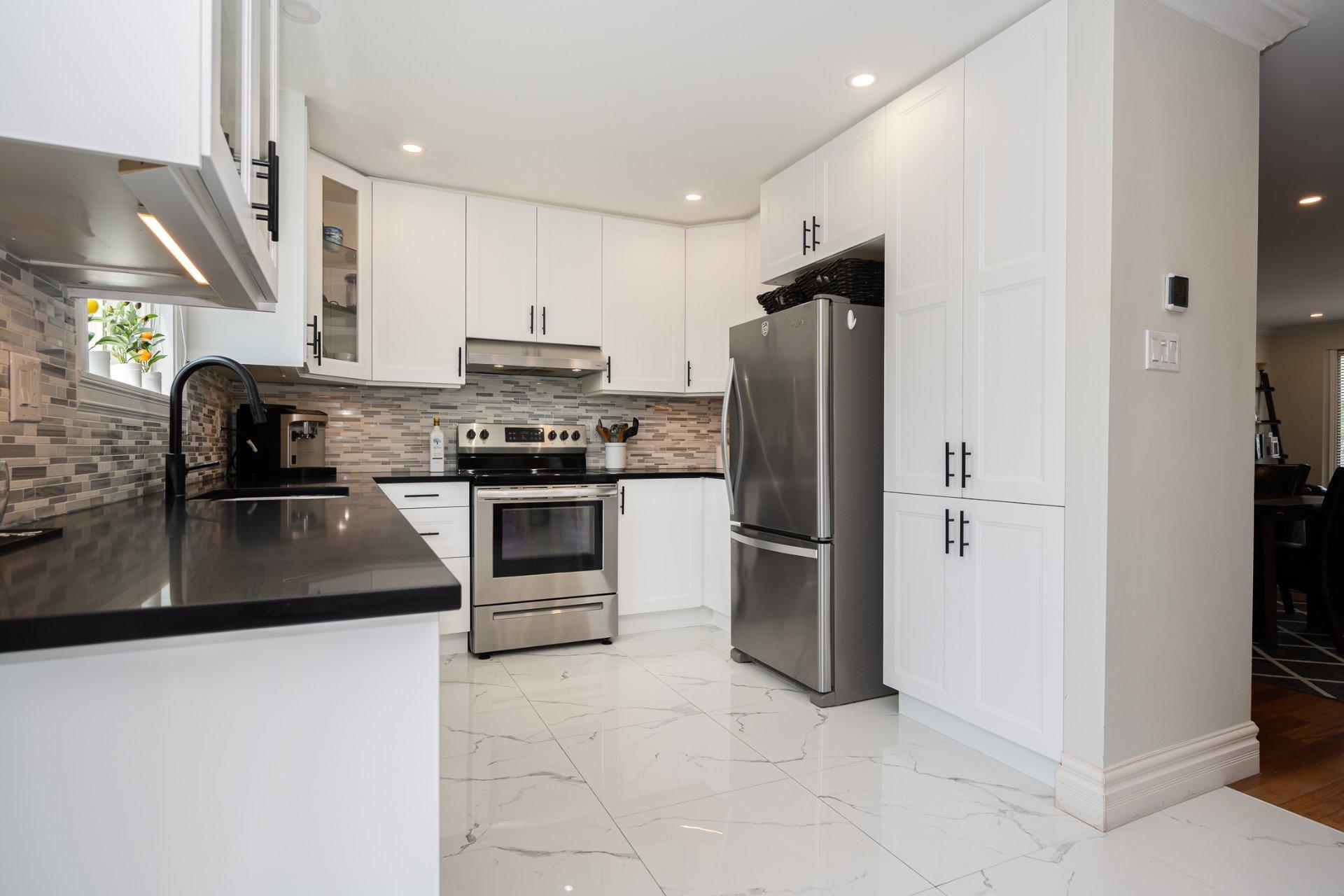 









1698

 - 1702


Rue de Touraine

,
Laval (Chomedey),




QC
H7N5W6


