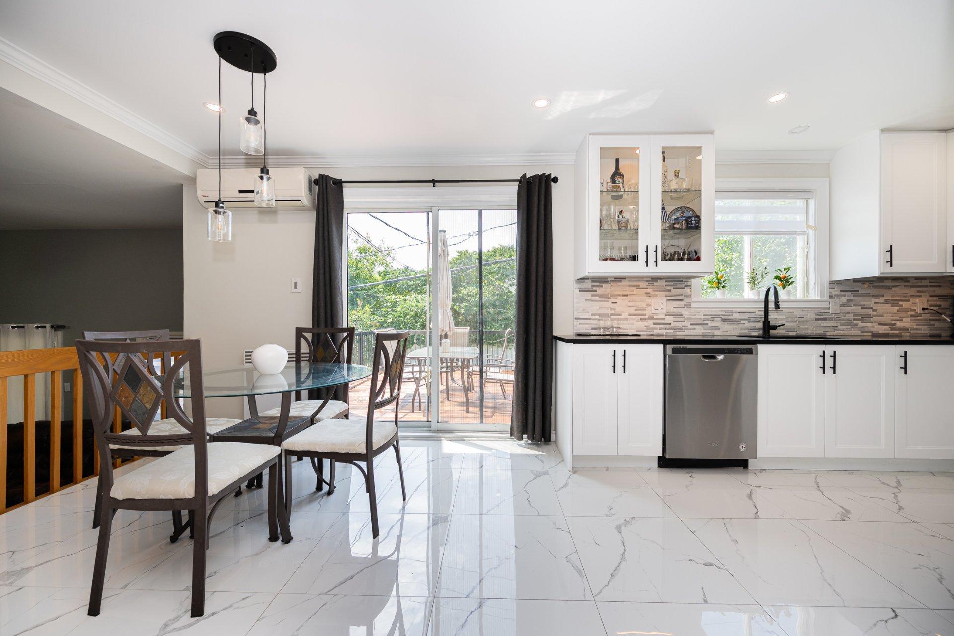 









1698

 - 1702


Rue de Touraine

,
Laval (Chomedey),




QC
H7N5W6

