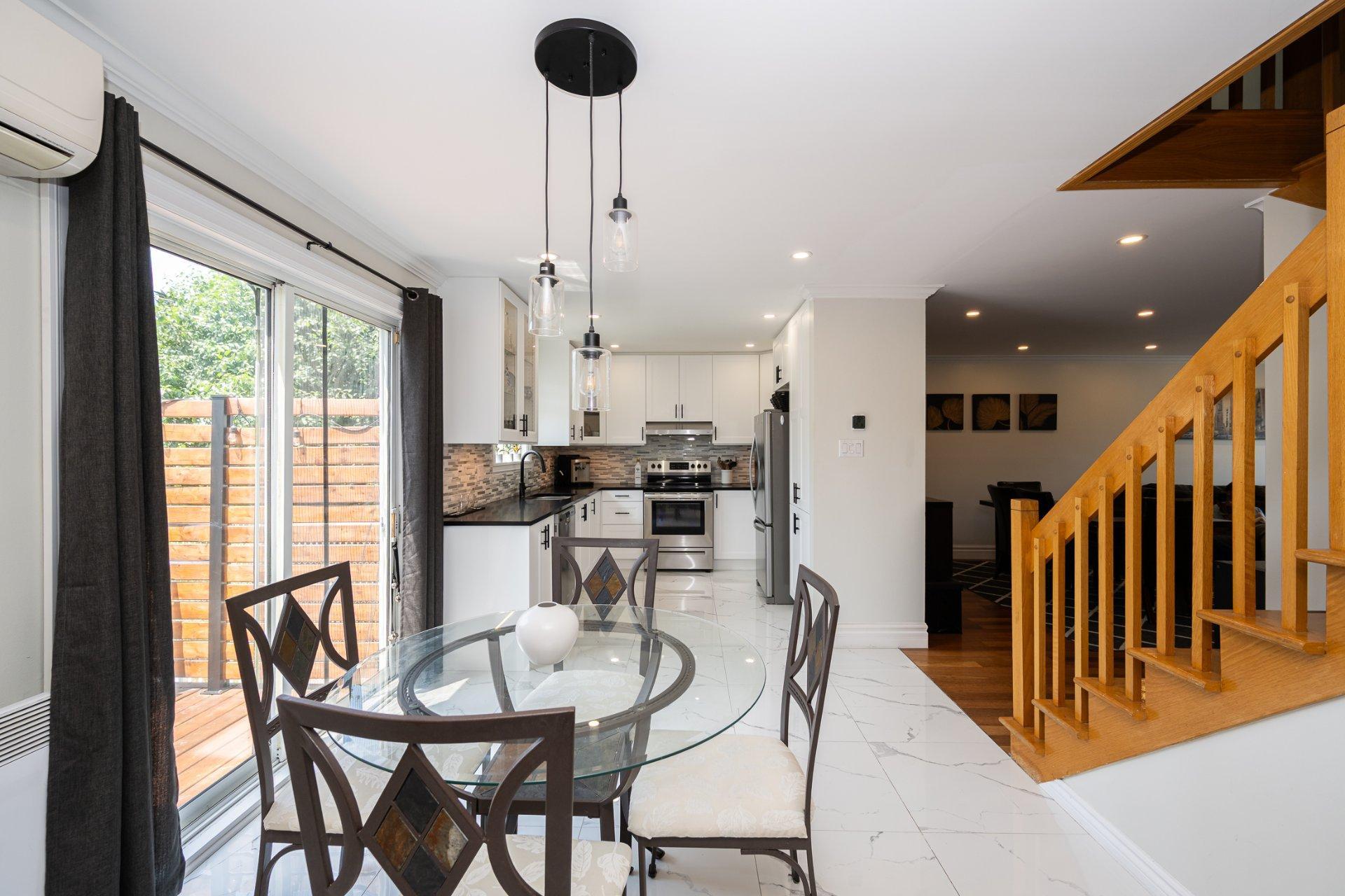 









1698

 - 1702


Rue de Touraine

,
Laval (Chomedey),




QC
H7N5W6

