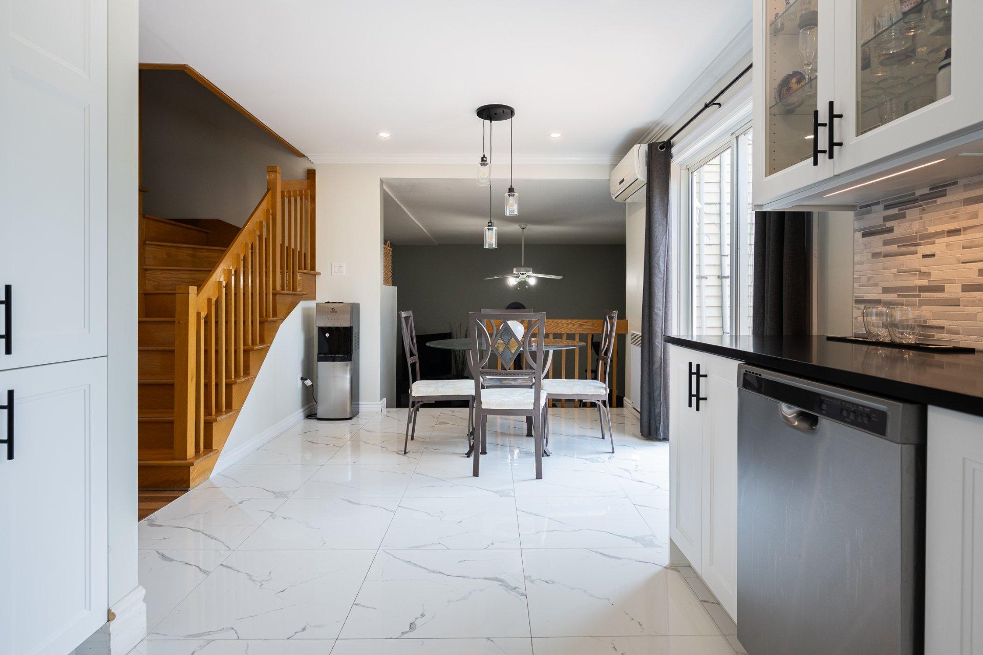 









1698

 - 1702


Rue de Touraine

,
Laval (Chomedey),




QC
H7N5W6

