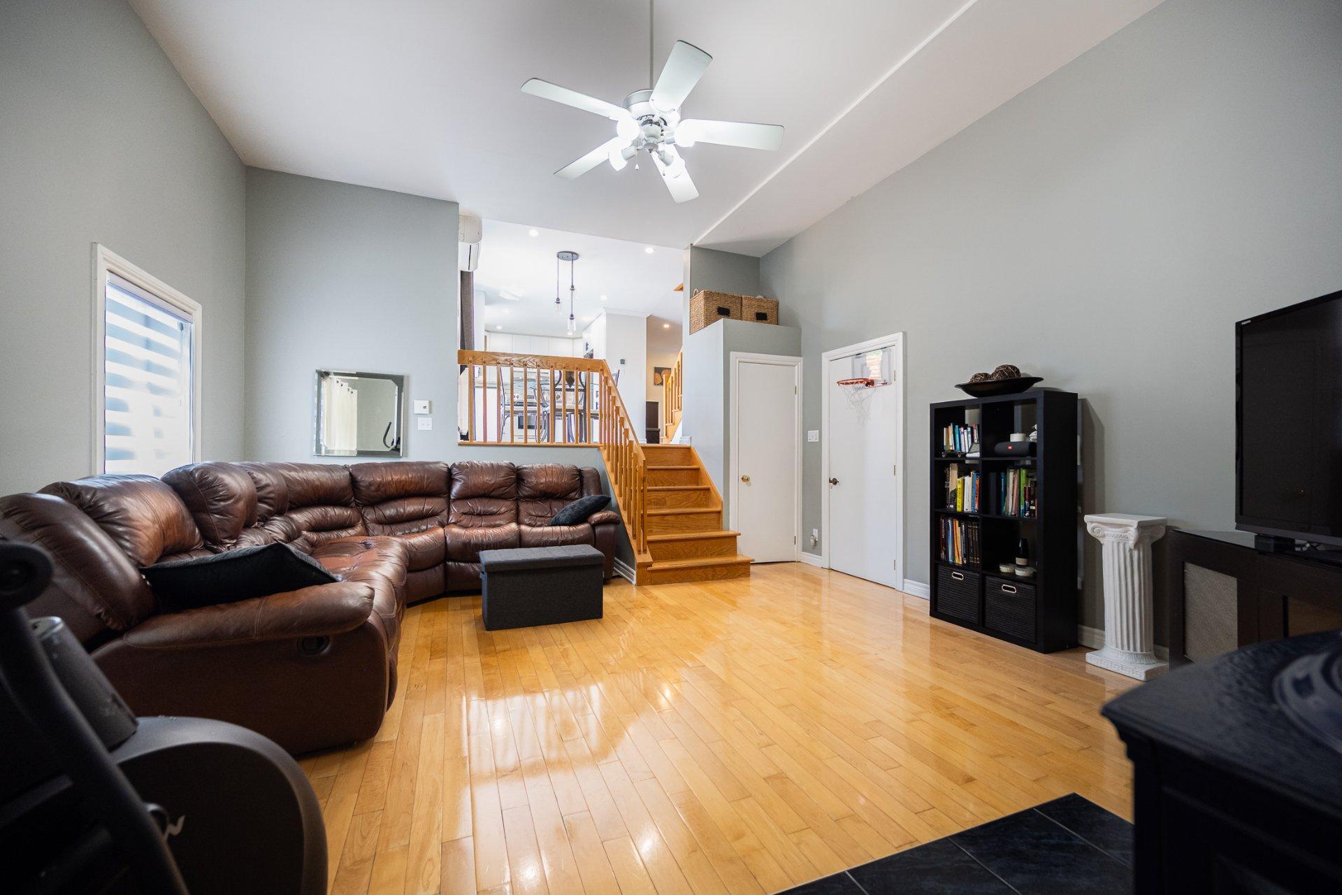 









1698

 - 1702


Rue de Touraine

,
Laval (Chomedey),




QC
H7N5W6


