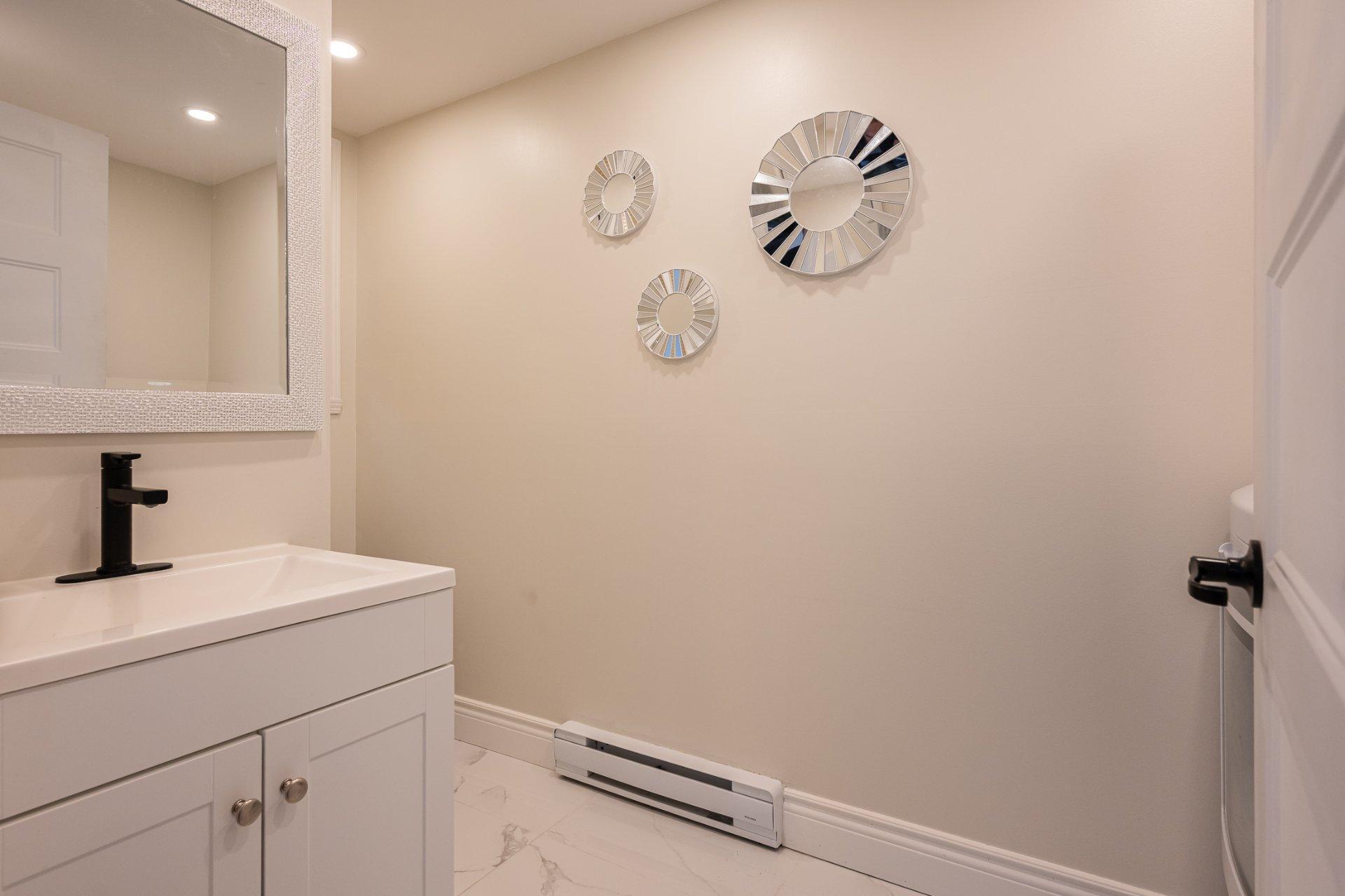 









1698

 - 1702


Rue de Touraine

,
Laval (Chomedey),




QC
H7N5W6

