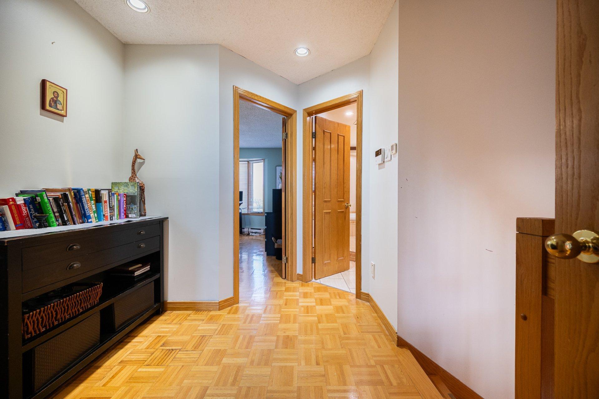 









1698

 - 1702


Rue de Touraine

,
Laval (Chomedey),




QC
H7N5W6

