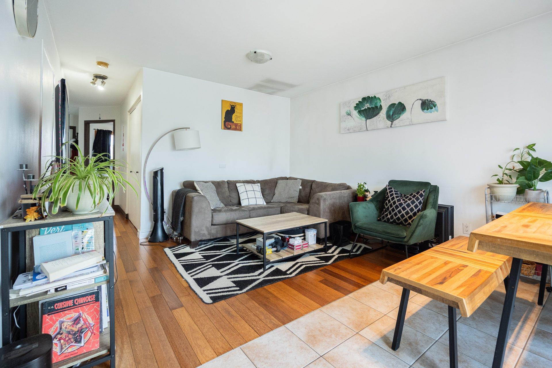 









1698

 - 1702


Rue de Touraine

,
Laval (Chomedey),




QC
H7N5W6

