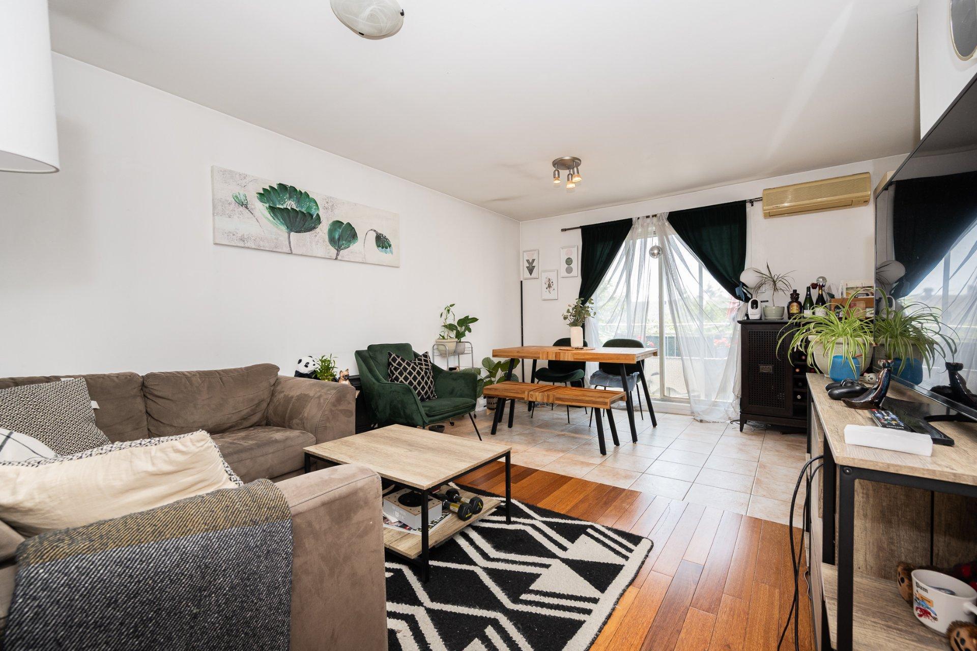 









1698

 - 1702


Rue de Touraine

,
Laval (Chomedey),




QC
H7N5W6


