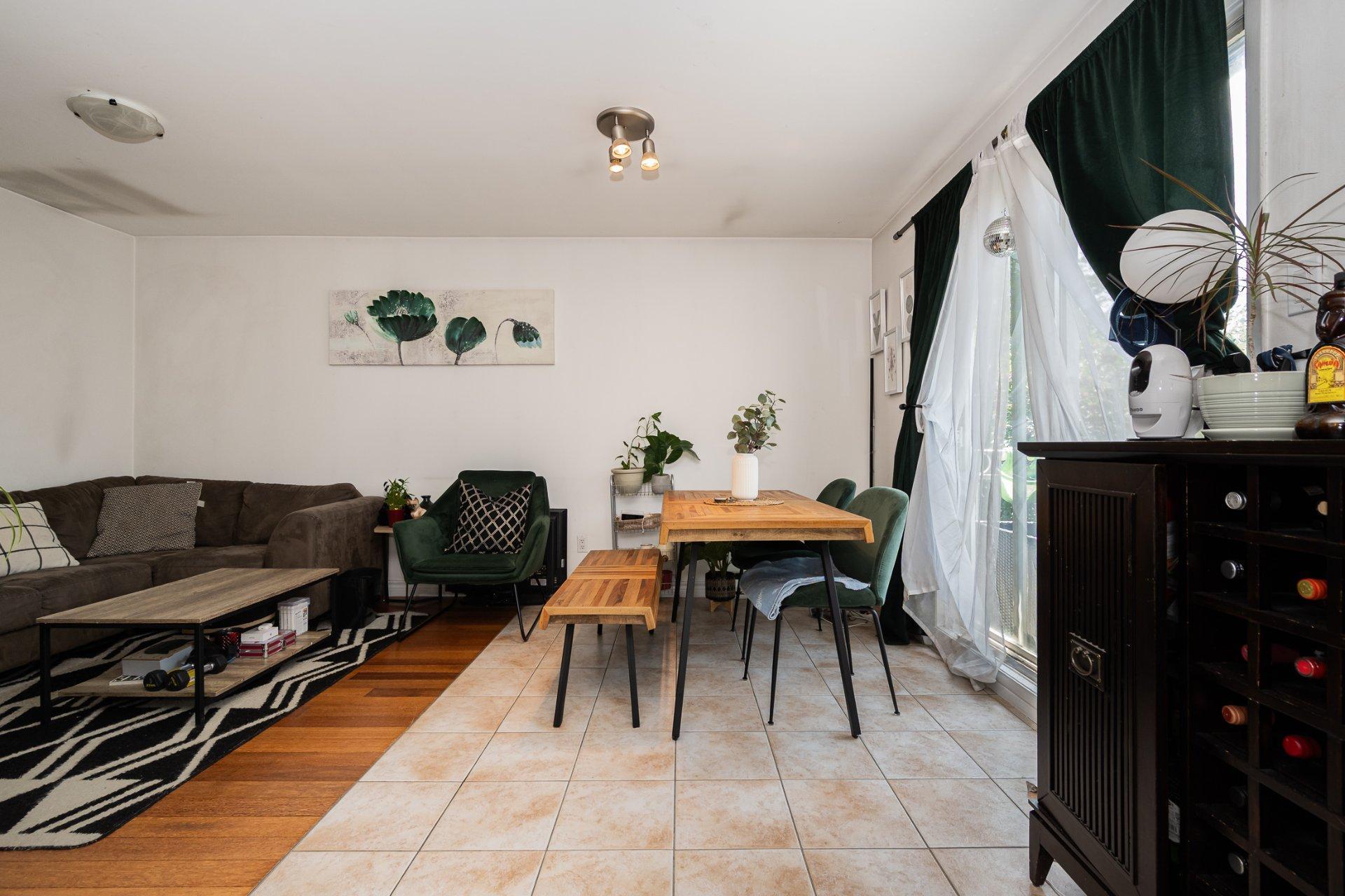 









1698

 - 1702


Rue de Touraine

,
Laval (Chomedey),




QC
H7N5W6

