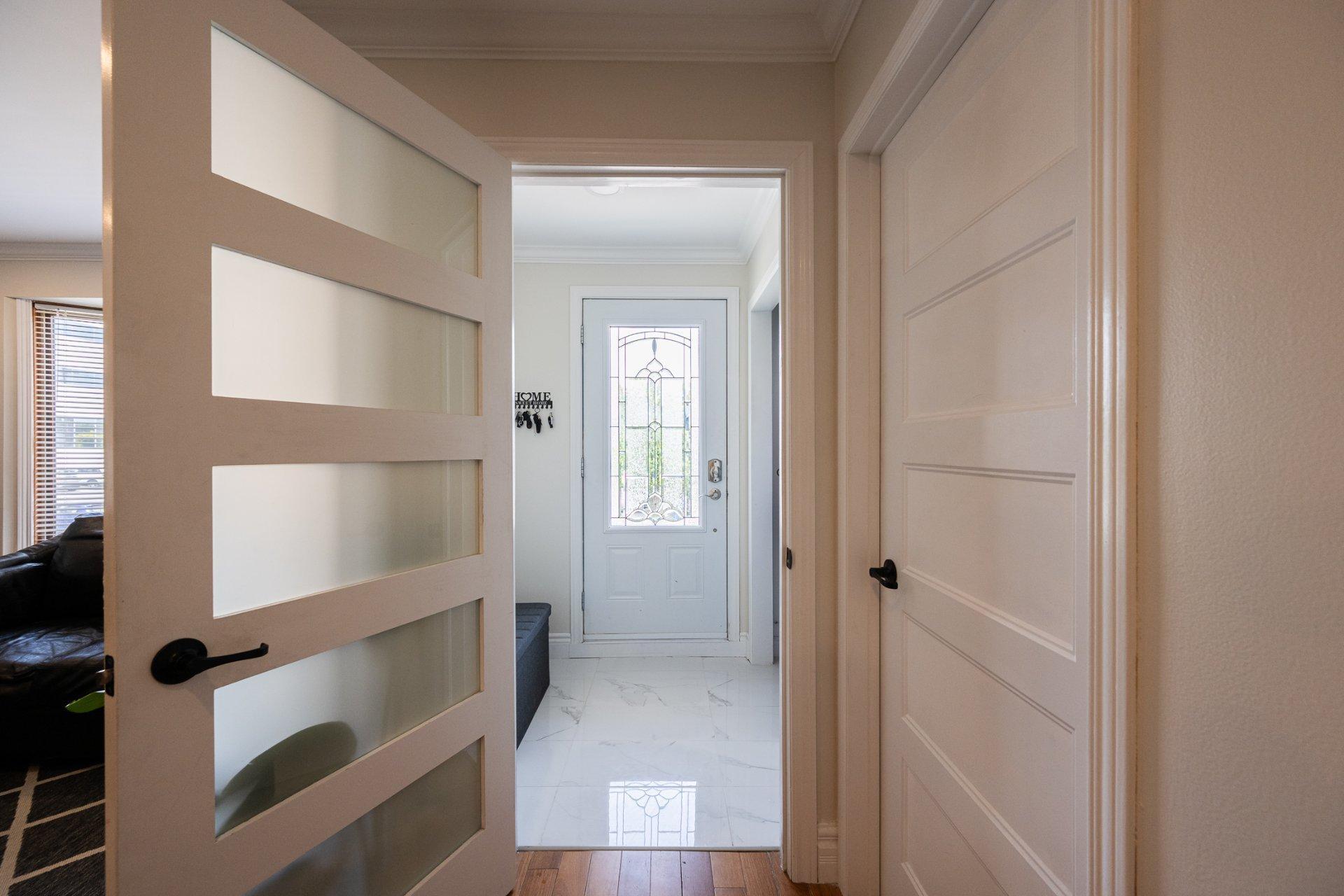 









1698

 - 1702


Rue de Touraine

,
Laval (Chomedey),




QC
H7N5W6

