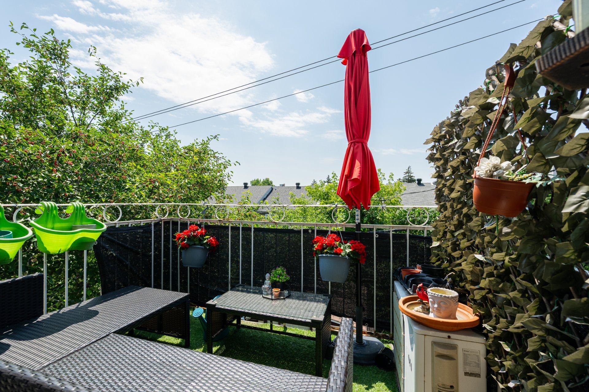 









1698

 - 1702


Rue de Touraine

,
Laval (Chomedey),




QC
H7N5W6

