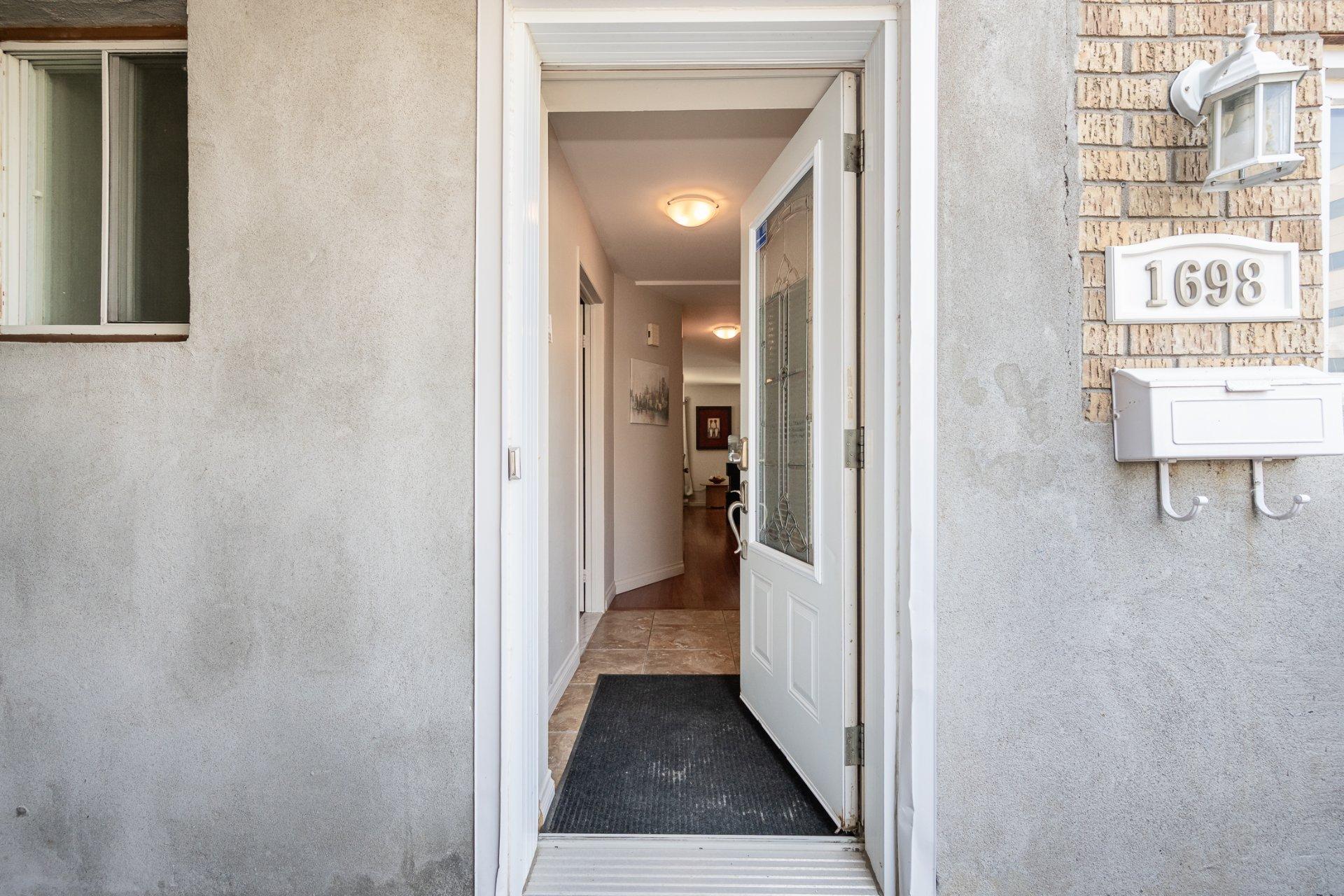









1698

 - 1702


Rue de Touraine

,
Laval (Chomedey),




QC
H7N5W6

