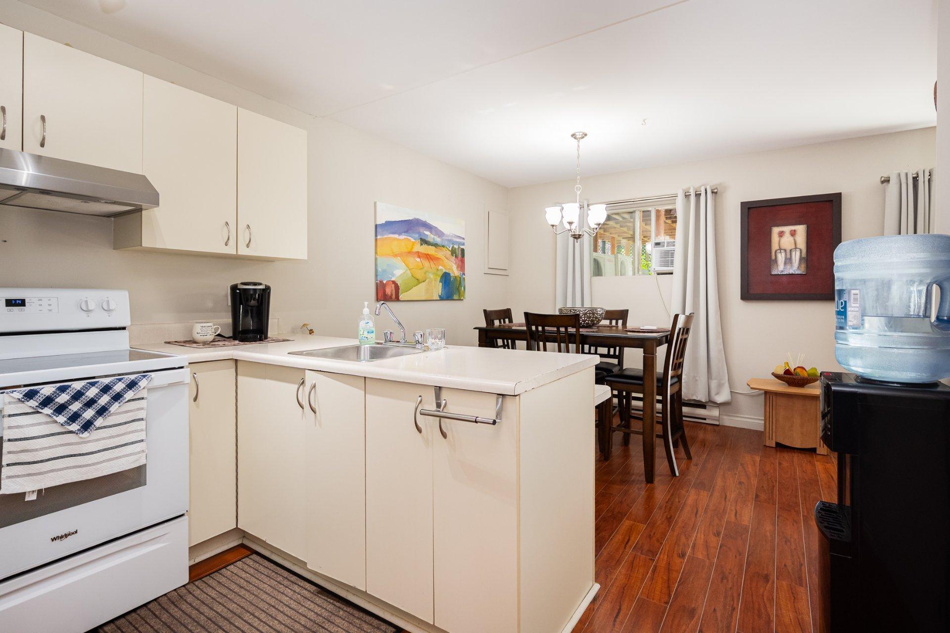 









1698

 - 1702


Rue de Touraine

,
Laval (Chomedey),




QC
H7N5W6

