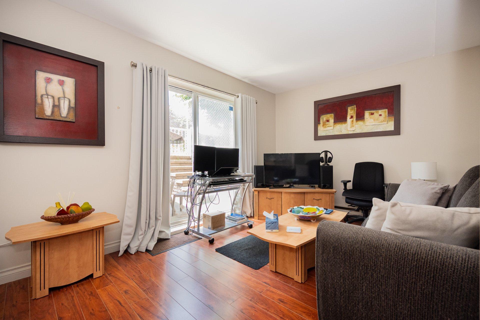 









1698

 - 1702


Rue de Touraine

,
Laval (Chomedey),




QC
H7N5W6

