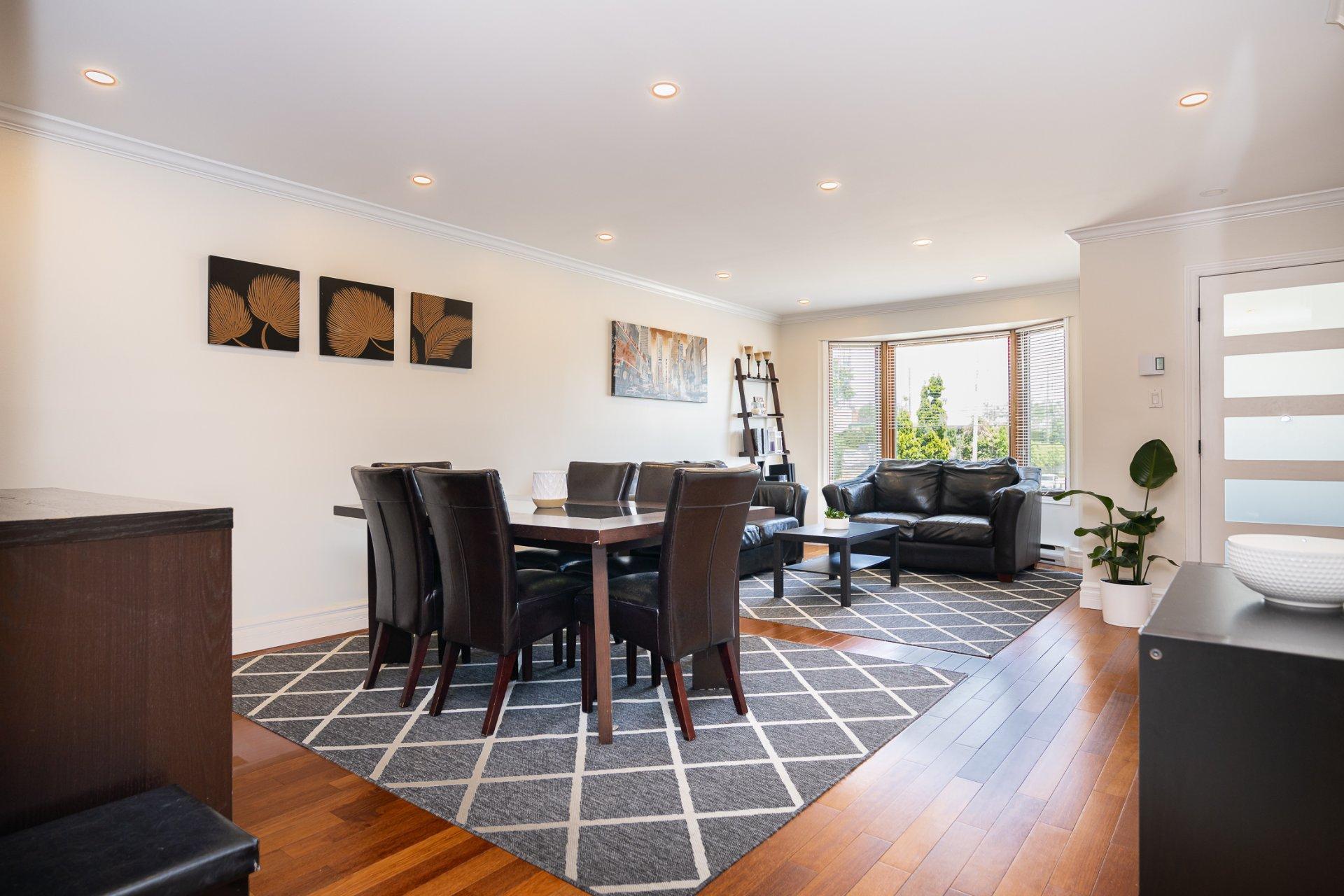 









1698

 - 1702


Rue de Touraine

,
Laval (Chomedey),




QC
H7N5W6


