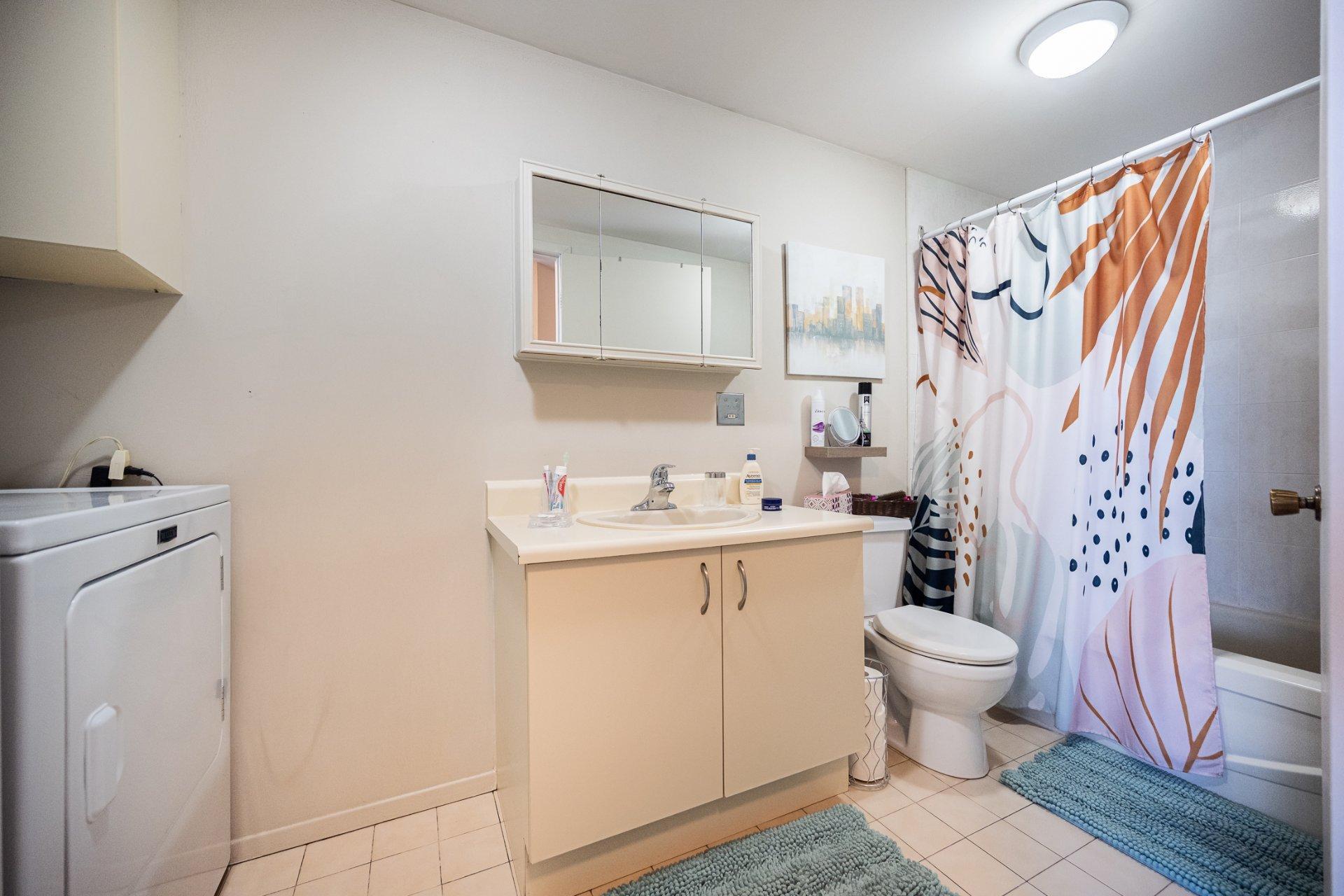 









1698

 - 1702


Rue de Touraine

,
Laval (Chomedey),




QC
H7N5W6

