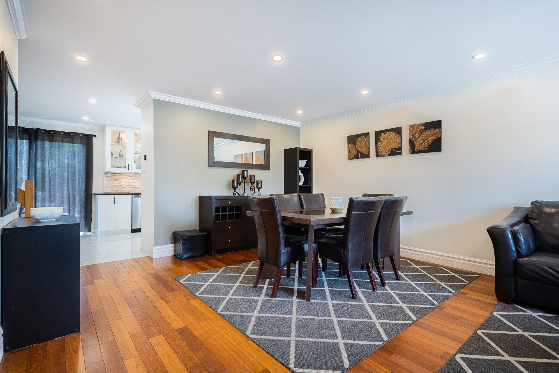 









1698

 - 1702


Rue de Touraine

,
Laval (Chomedey),




QC
H7N5W6

