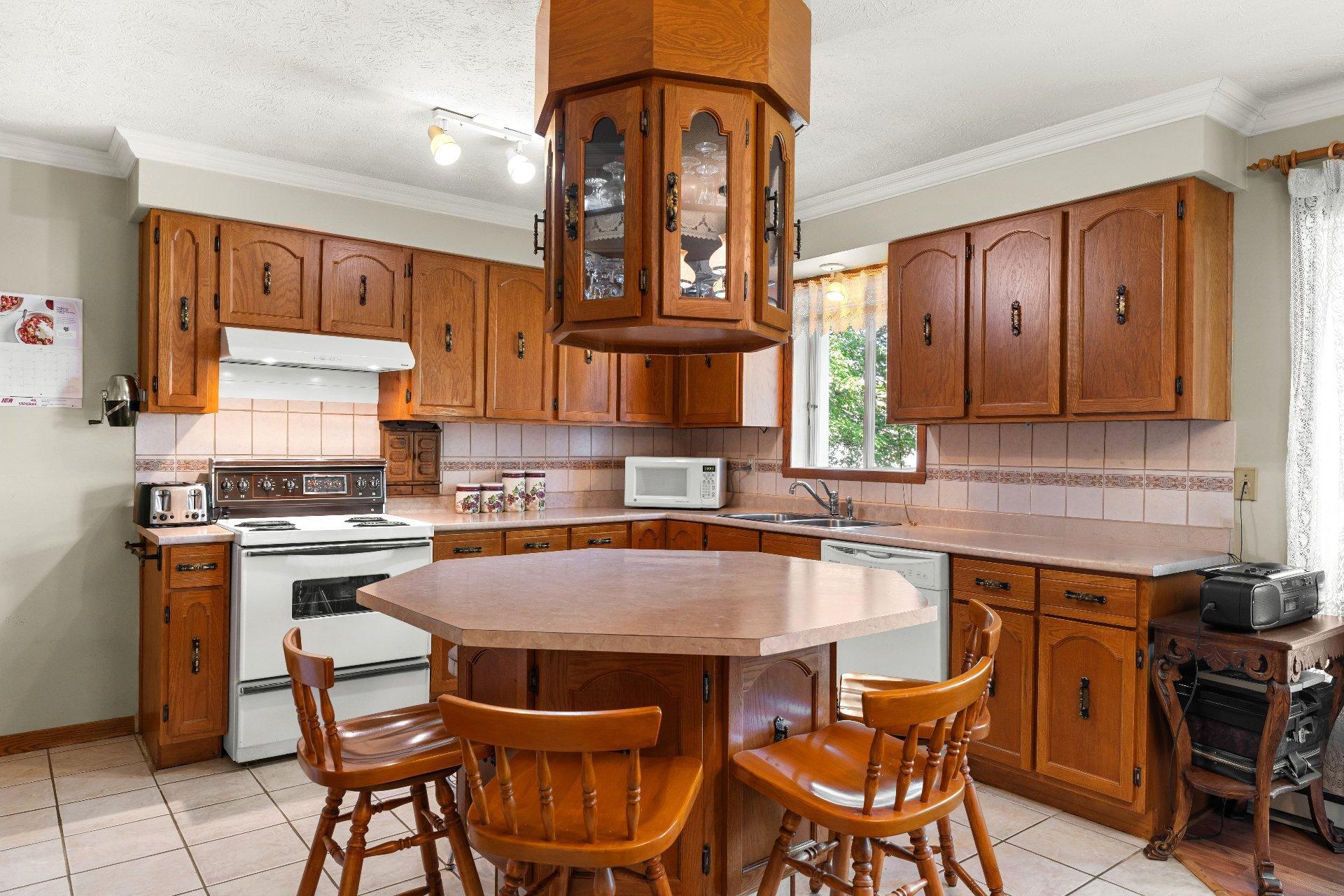 









4318


Rue Martin

,
Sherbrooke (Brompton/Rock Forest/Saint-Élie/Deauville),




QC
J1N1S9

