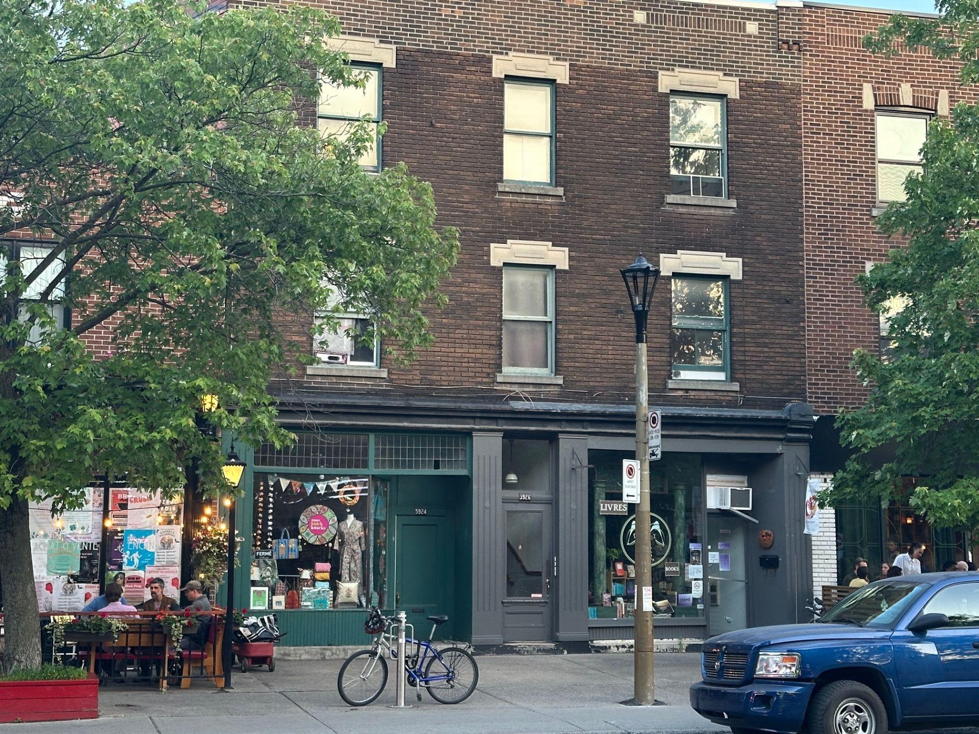 









5924

 - 5928


Rue Sherbrooke O.

,
Montréal (Côte-des-Neiges/Notre-Dame-de-Grâce),




QC
H4A1X7

