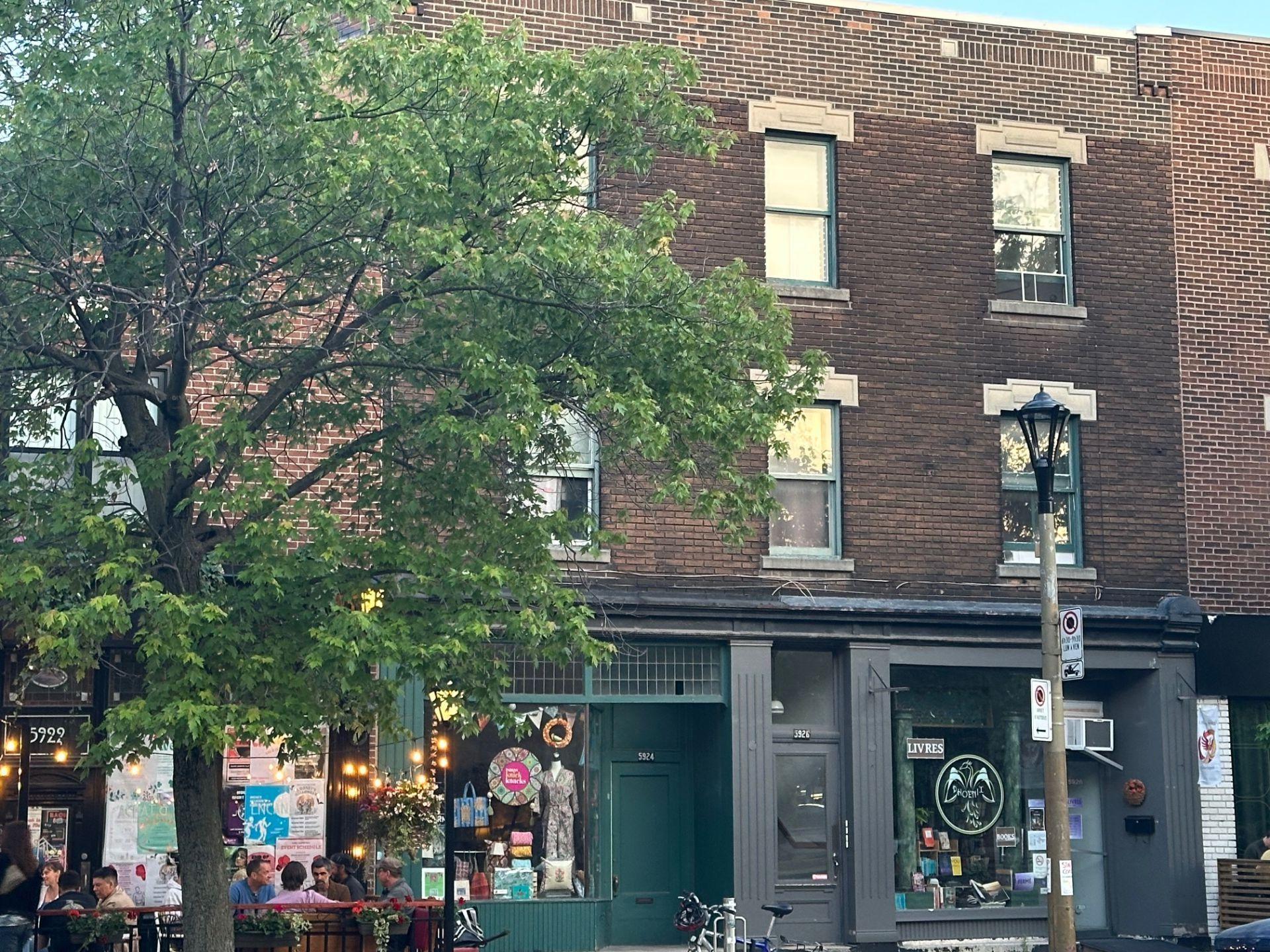 









5924

 - 5928


Rue Sherbrooke O.

,
Montréal (Côte-des-Neiges/Notre-Dame-de-Grâce),




QC
H4A1X7

