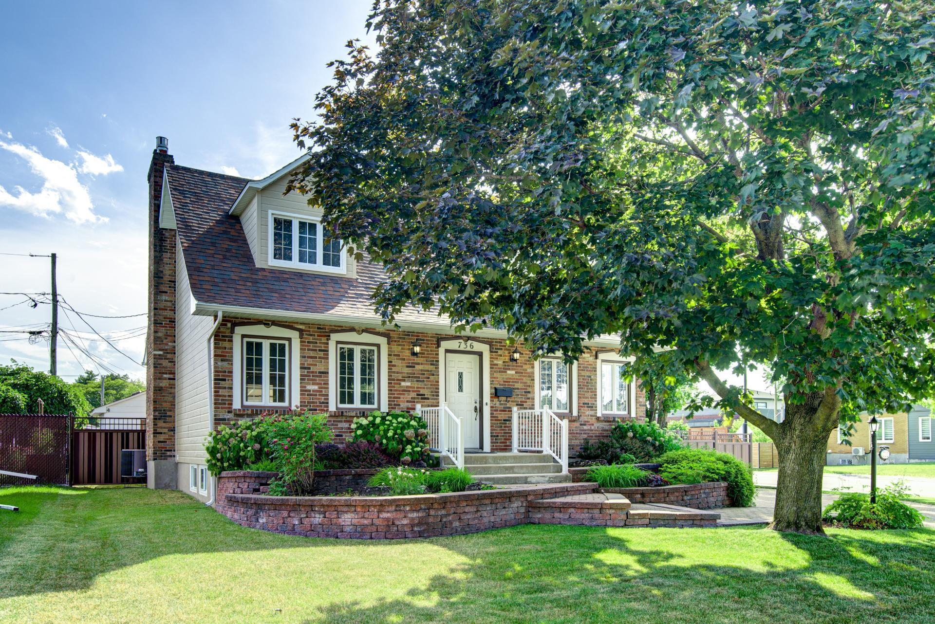 









736


Place Gaudette

,
Sainte-Julie,




QC
J3E1M3

