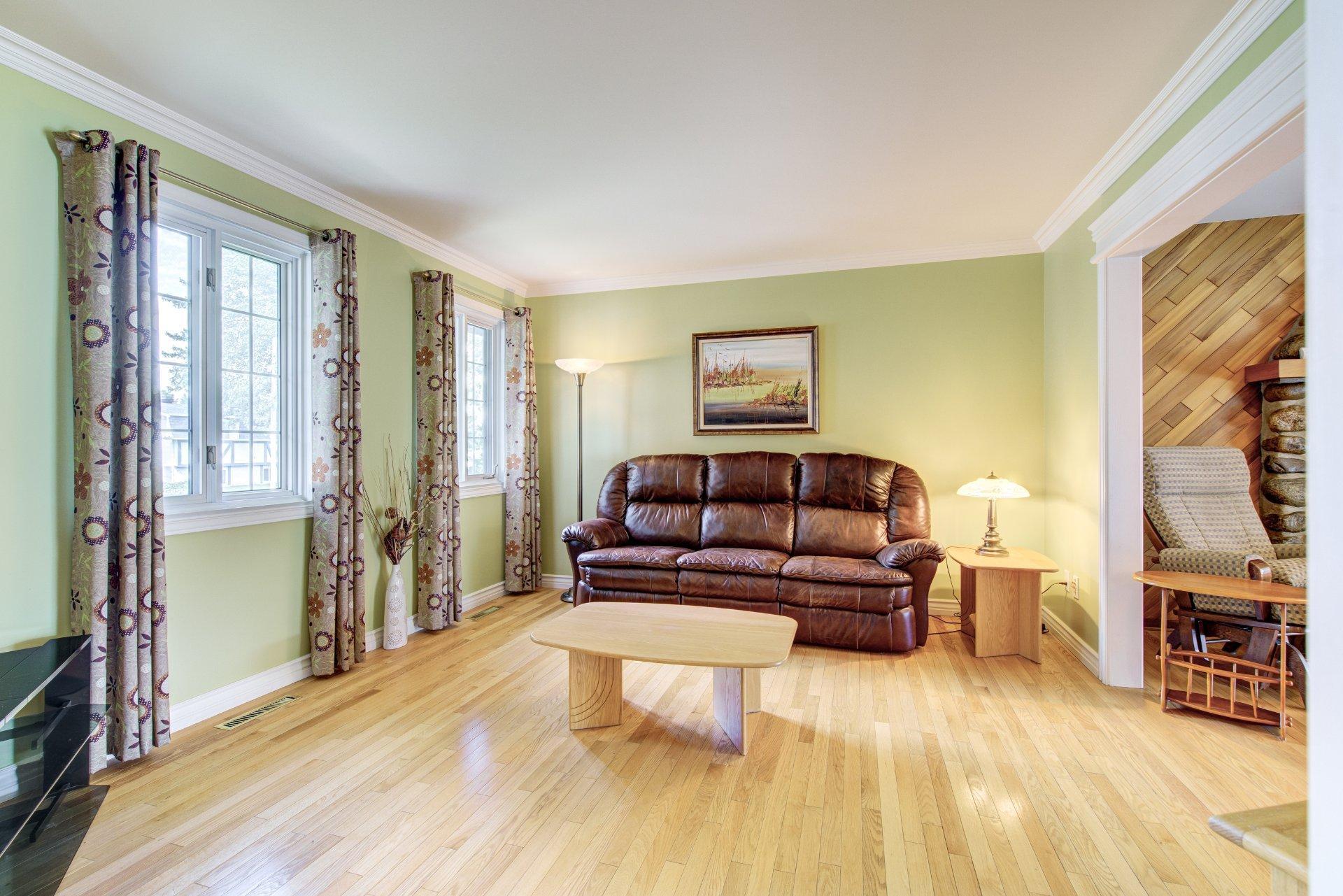 









736


Place Gaudette

,
Sainte-Julie,




QC
J3E1M3

