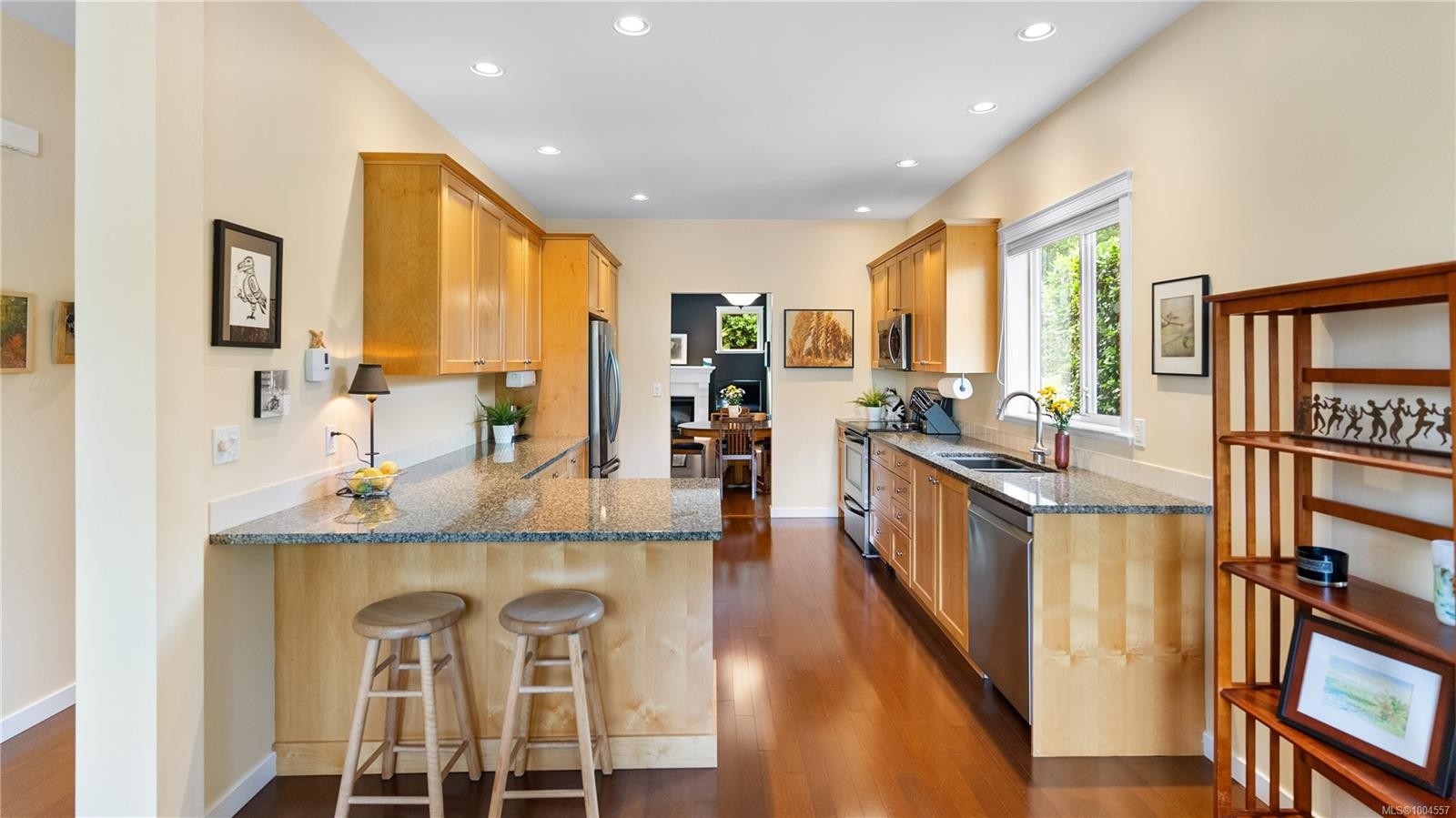 









1075


Primrose

Rd,
Saanich,




BC
V8Z 4S6

