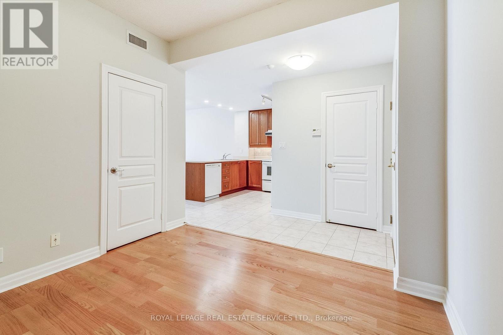 












208 - 70 PORT STREET E

,
Mississauga,




Ontario
L5G4V8

