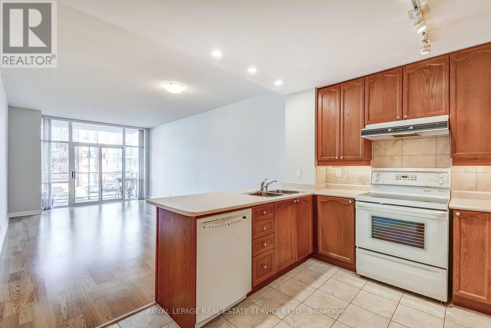 












208 - 70 PORT STREET E

,
Mississauga,




Ontario
L5G4V8

