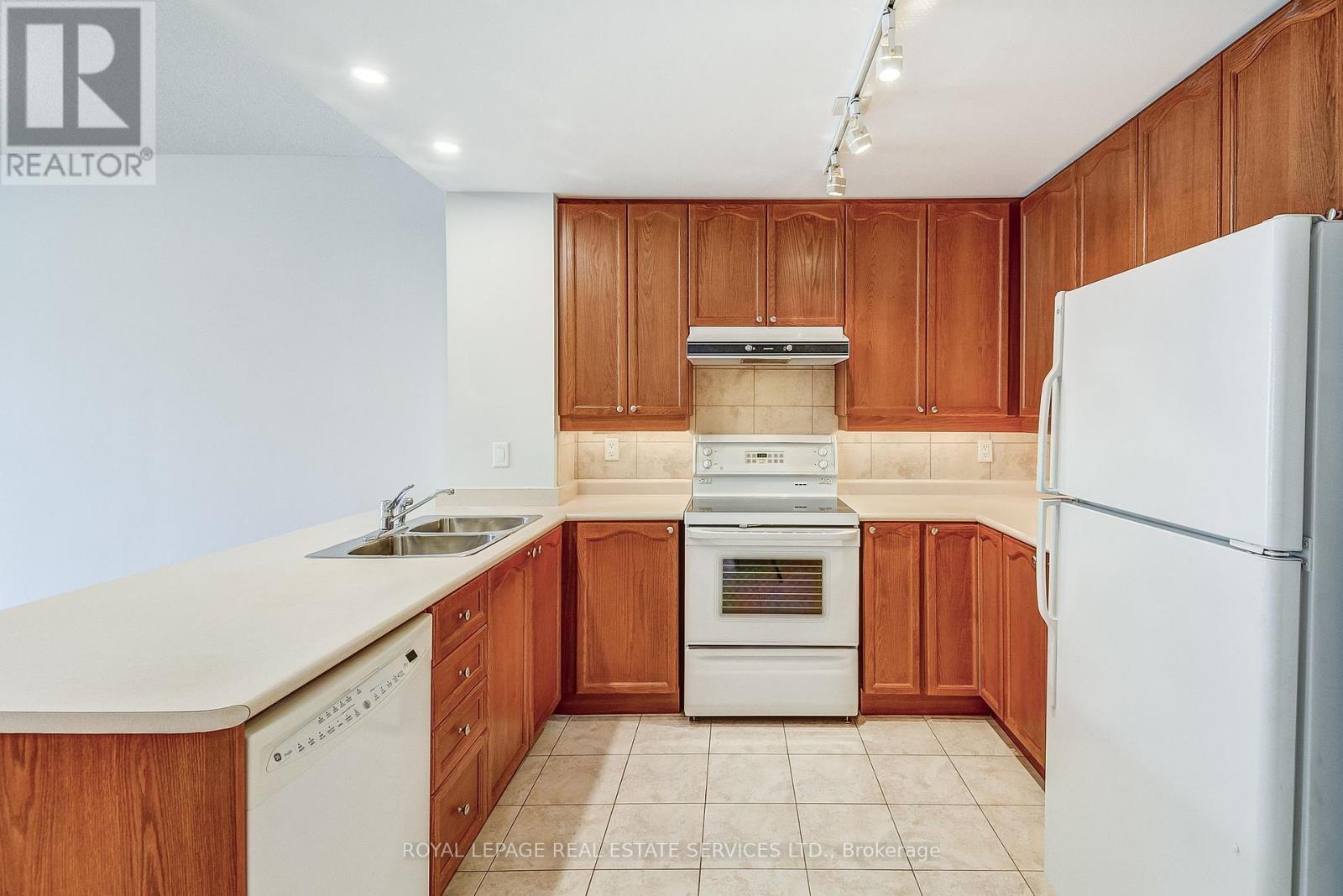 












208 - 70 PORT STREET E

,
Mississauga,




Ontario
L5G4V8

