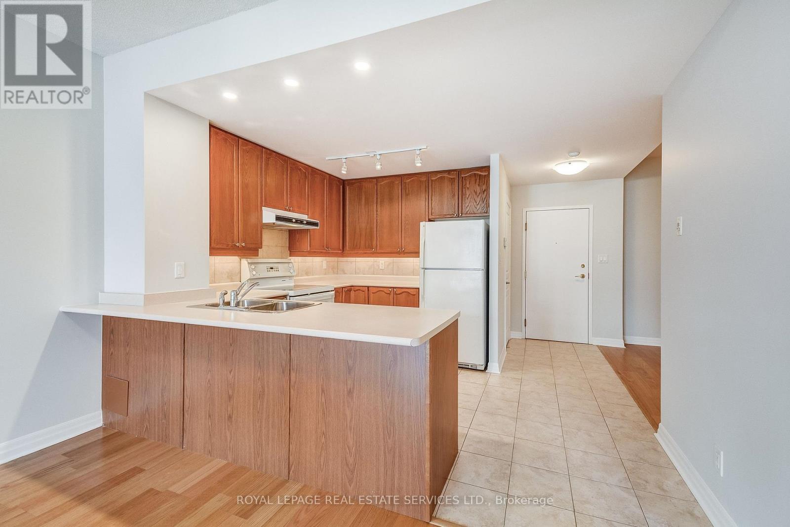 












208 - 70 PORT STREET E

,
Mississauga,




Ontario
L5G4V8


