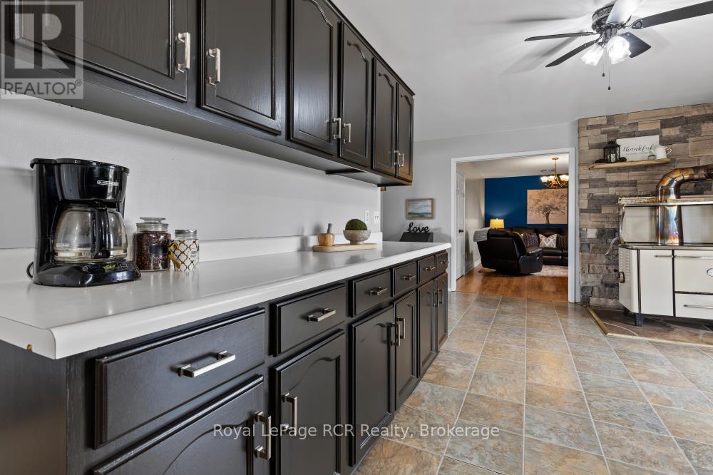 












8008 WELLINGTON ROAD 7

,
Mapleton,




Ontario
N0G2K0

