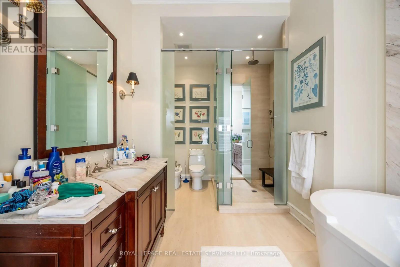 












27 HEATH STREET W

,
Toronto,




Ontario
M4V1T2

